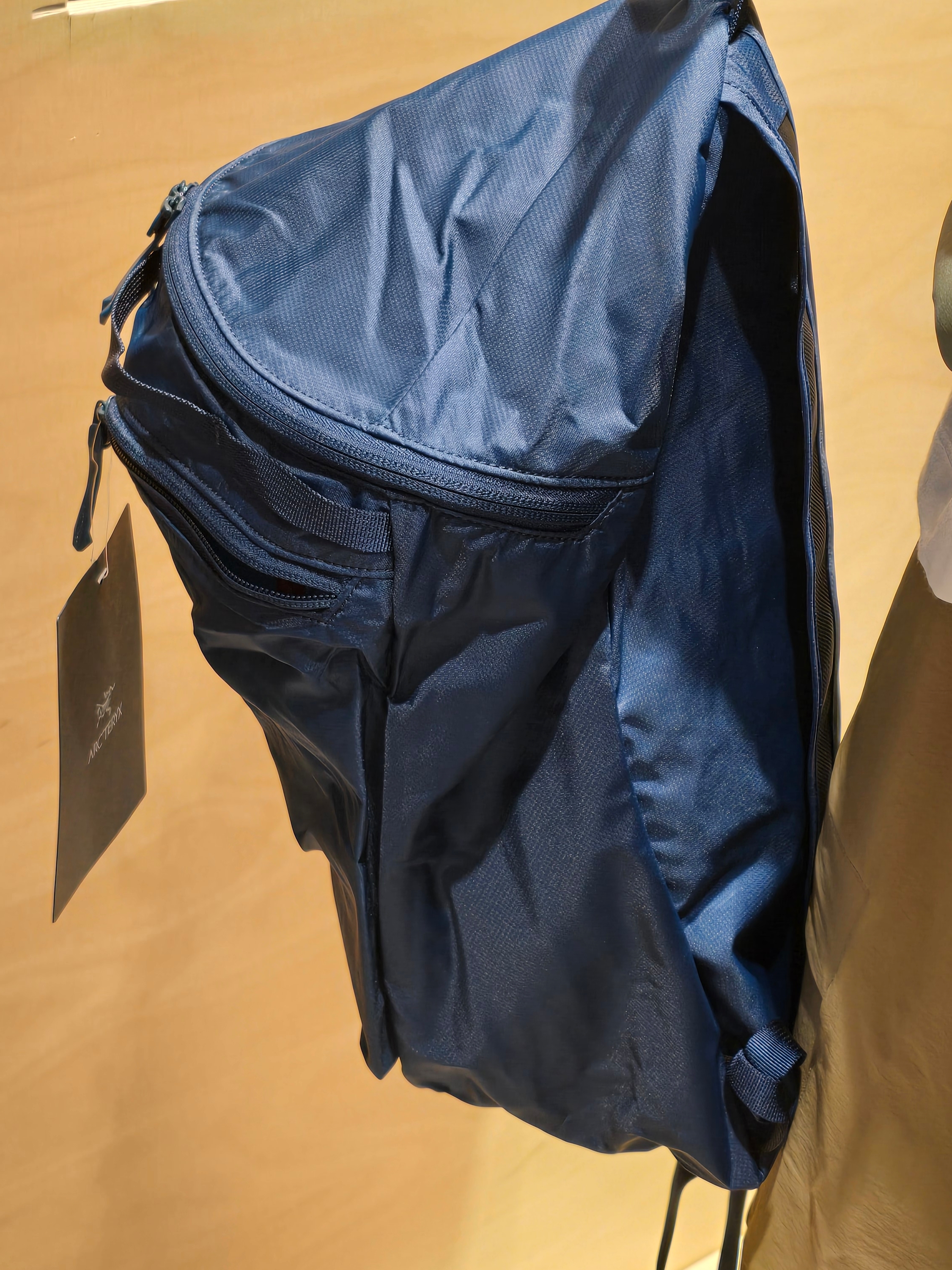 Arc'teryx Heliad 15 Backpack Nightscape 착용 스타일