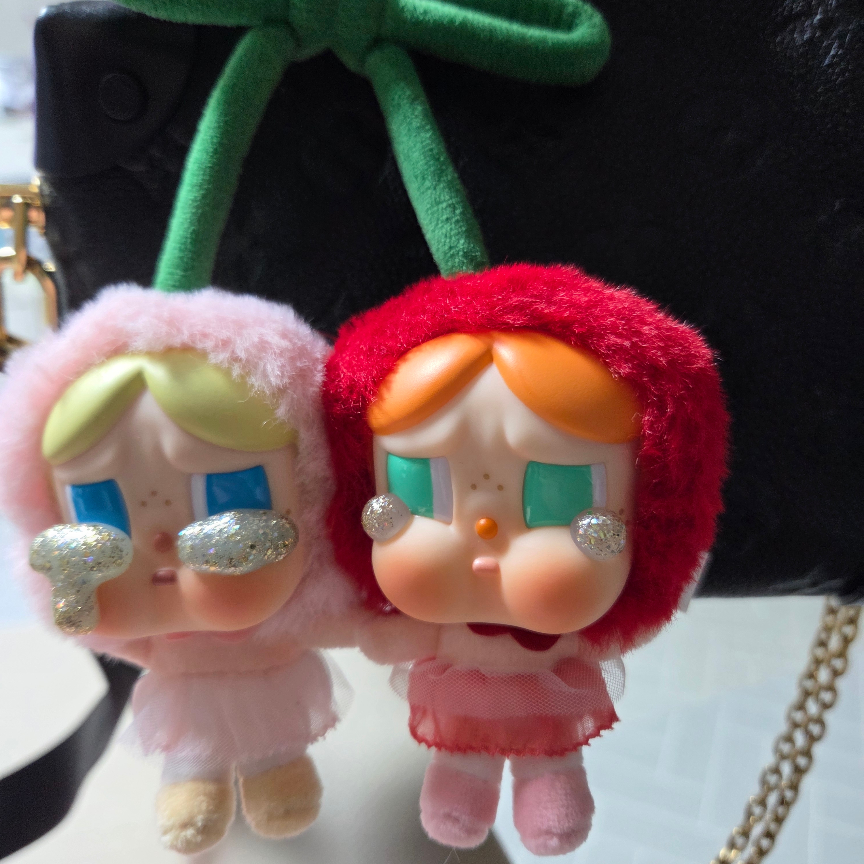 Pop Mart Crybaby Crying For Love Series Vinyl Plush 착용 스타일