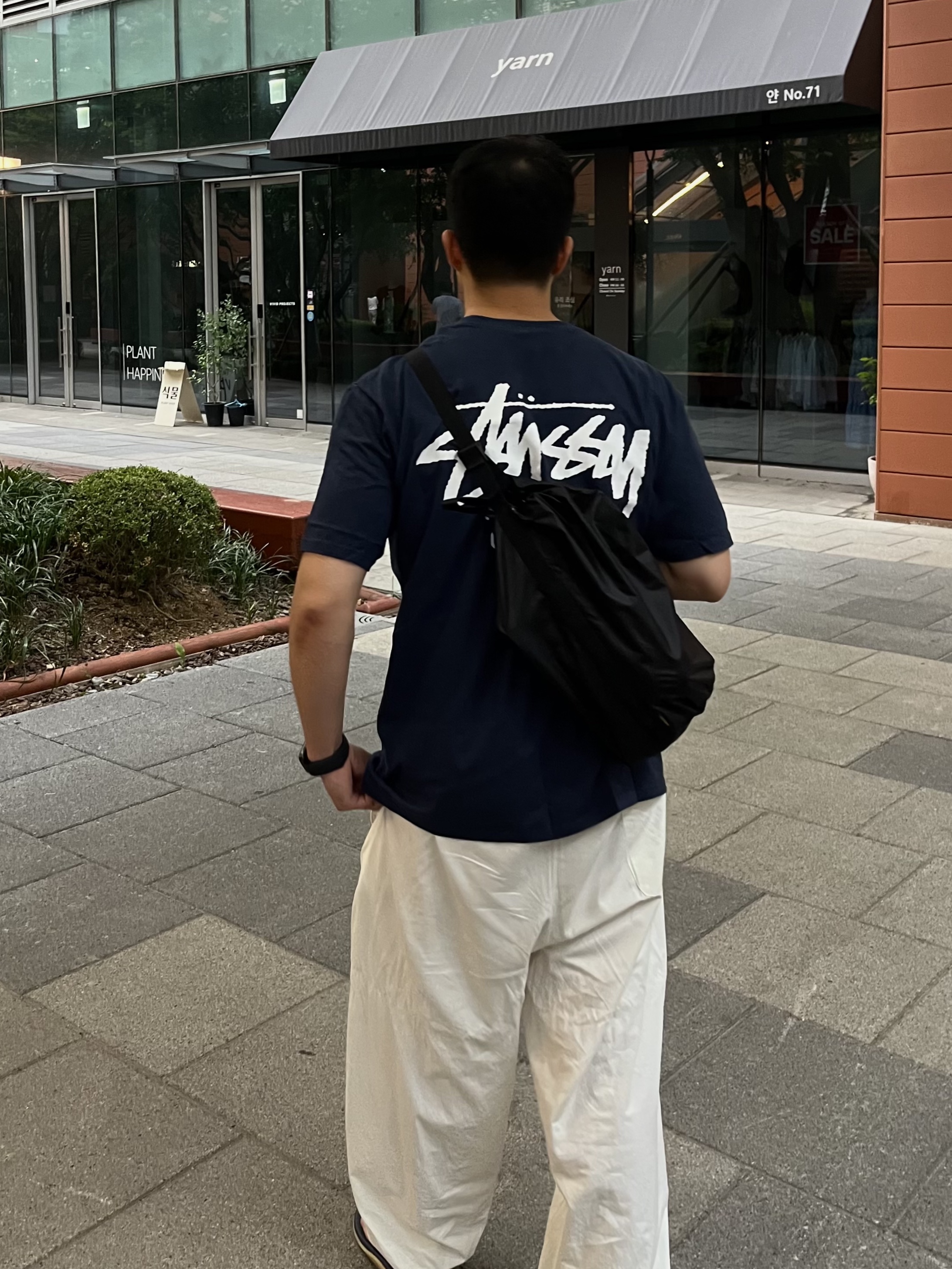 Tretorn Nylon Rip Sling Bag Black 착용 스타일 - 4