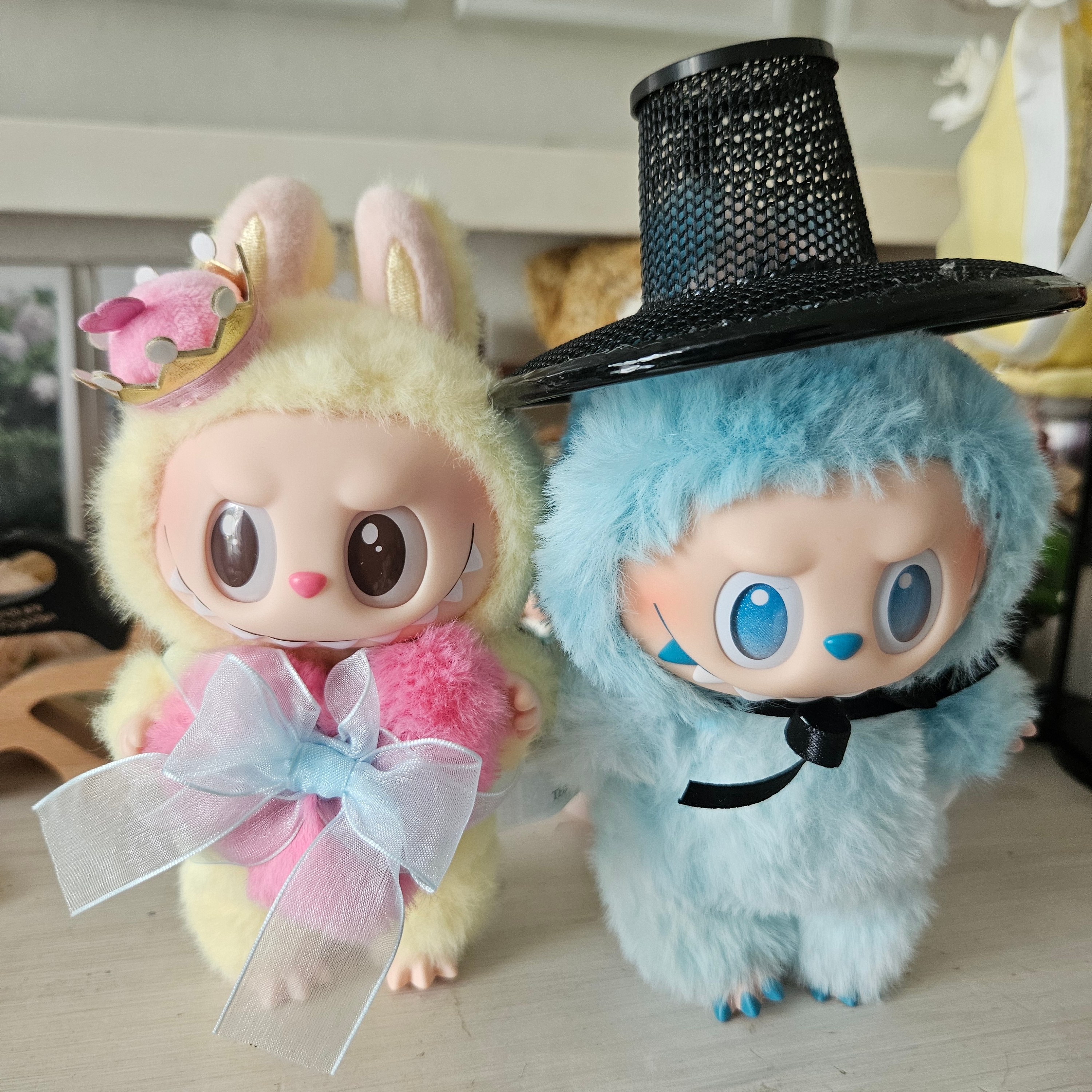 Pop Mart The Monsters Checkmate Series Plush Keyring 착용 스타일