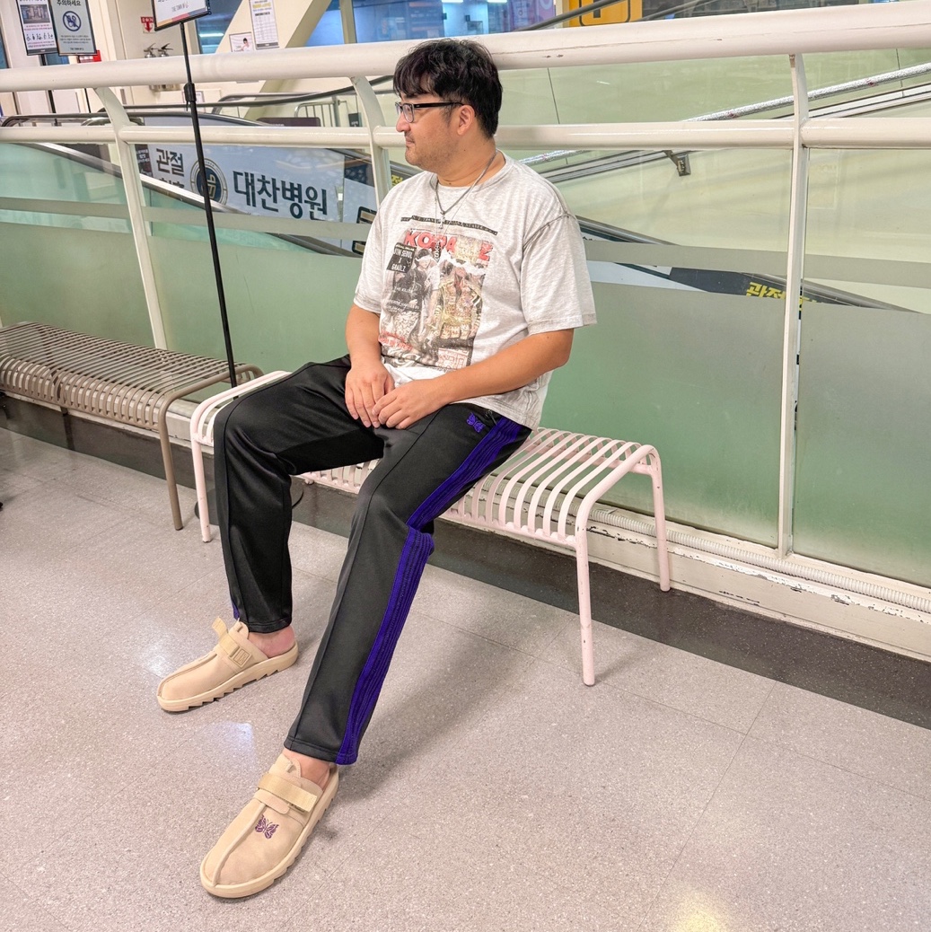 GRAILZ x KOIN SEOUL Magazine T-Shirts Melange Grey, Reebok x Needles Beatnik Beige 착용 스타일 - 1