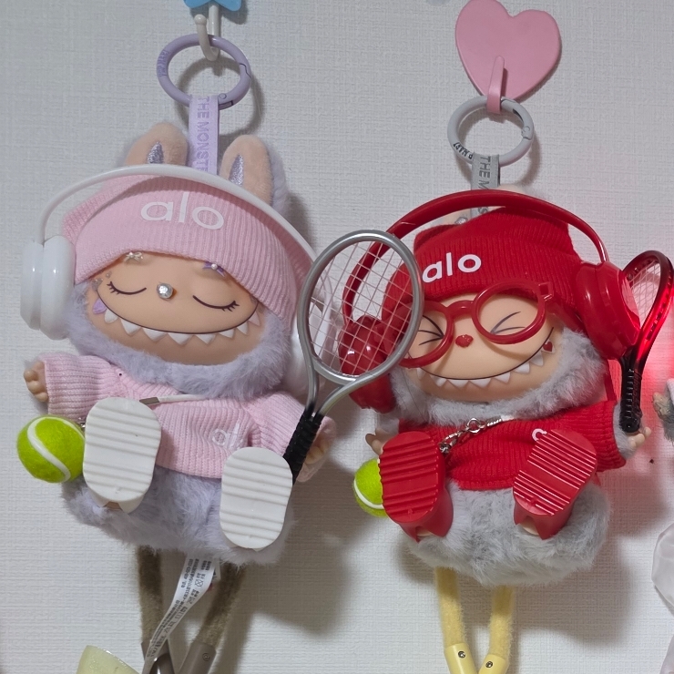 Pop Mart Labubu Let's Play Together Doll Series Sealed Case (6 Blind Boxes), Pop Mart Labubu The Monsters Labubu Tasty Macarons Series Sesame Bean Keyring (Opened Case) 착용 스타일 - 6