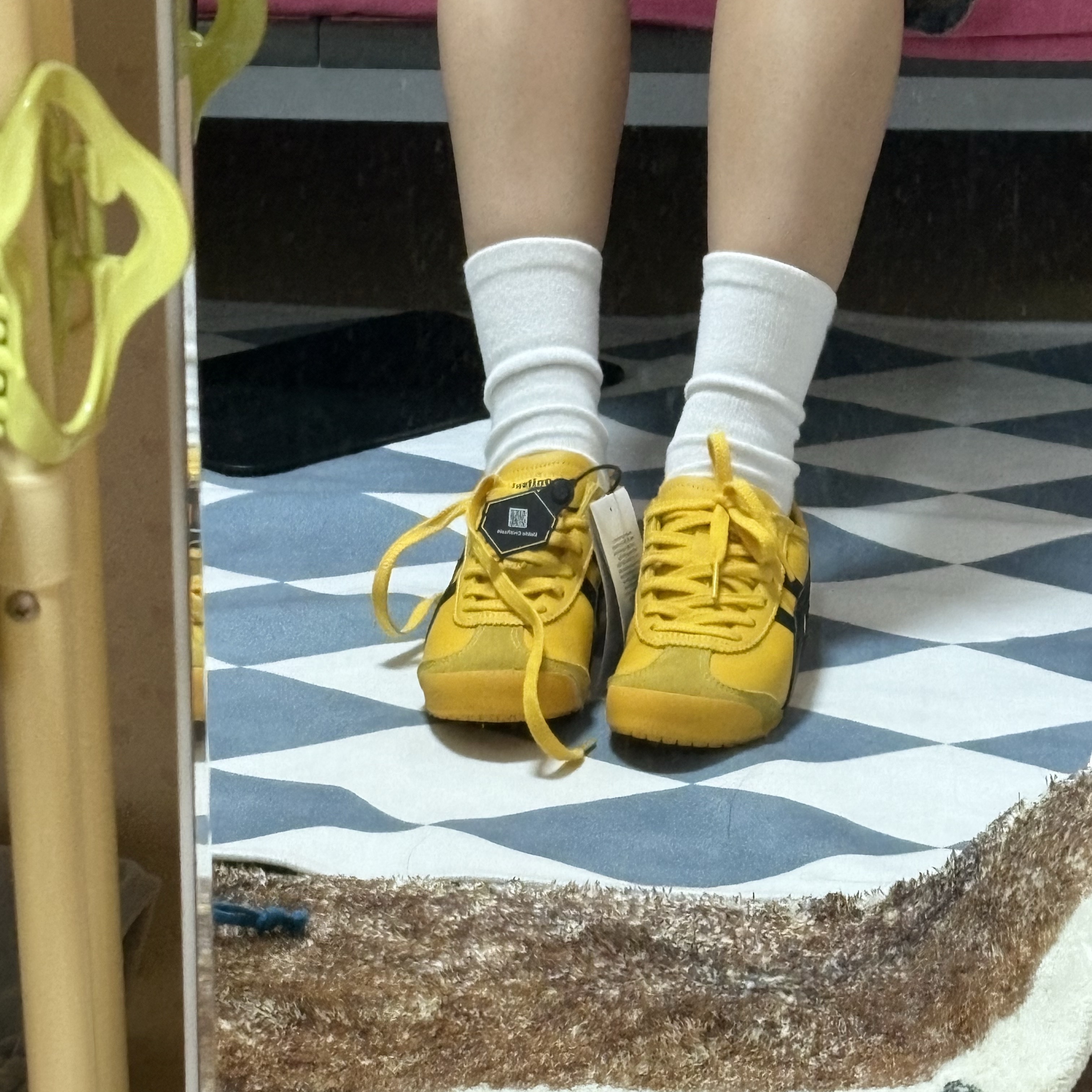 Onitsuka Tiger Mexico 66 Yellow Black 착용 스타일 - 2