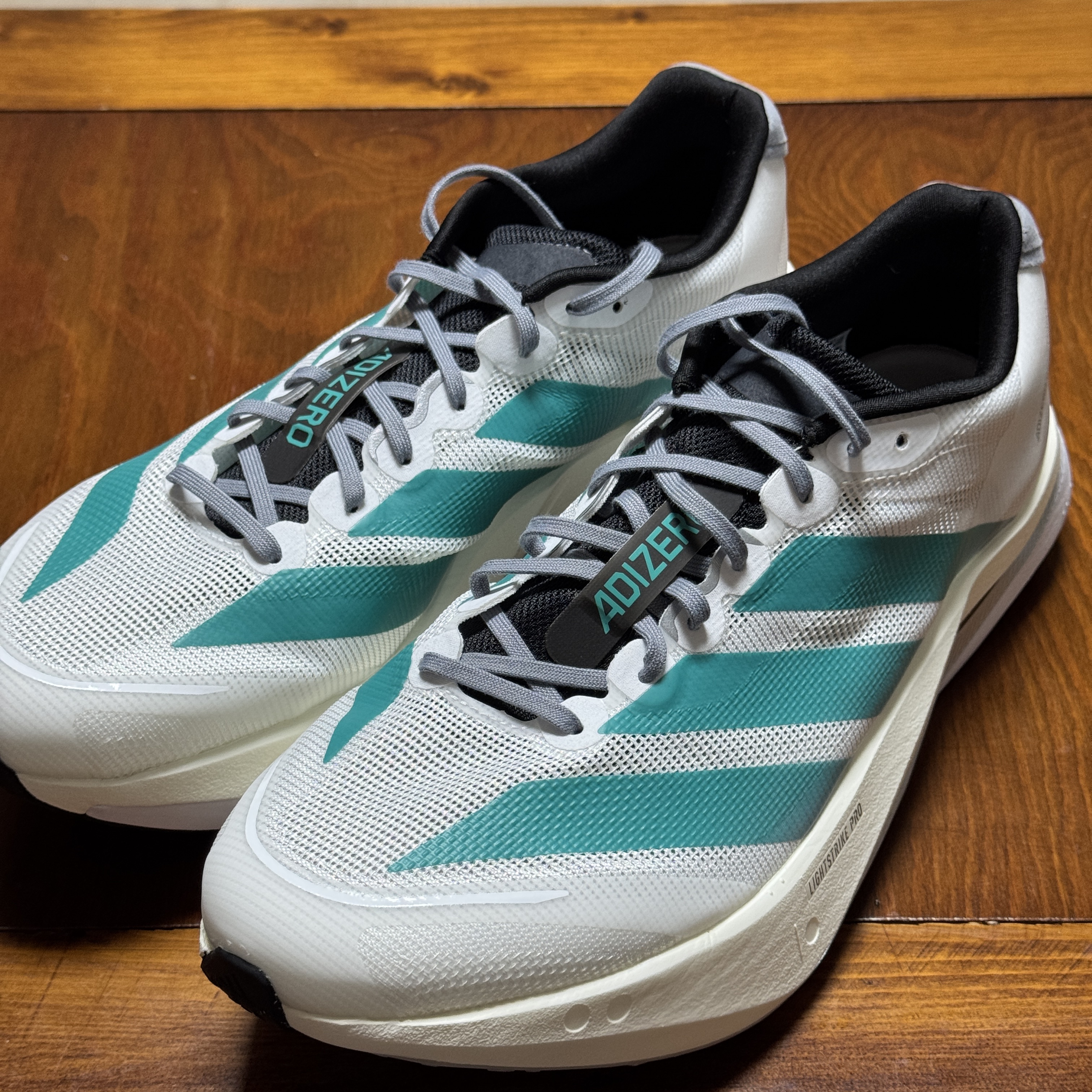 Adidas Adizero Boston 13 Cloud White Pure Teal 착용 스타일 - 1