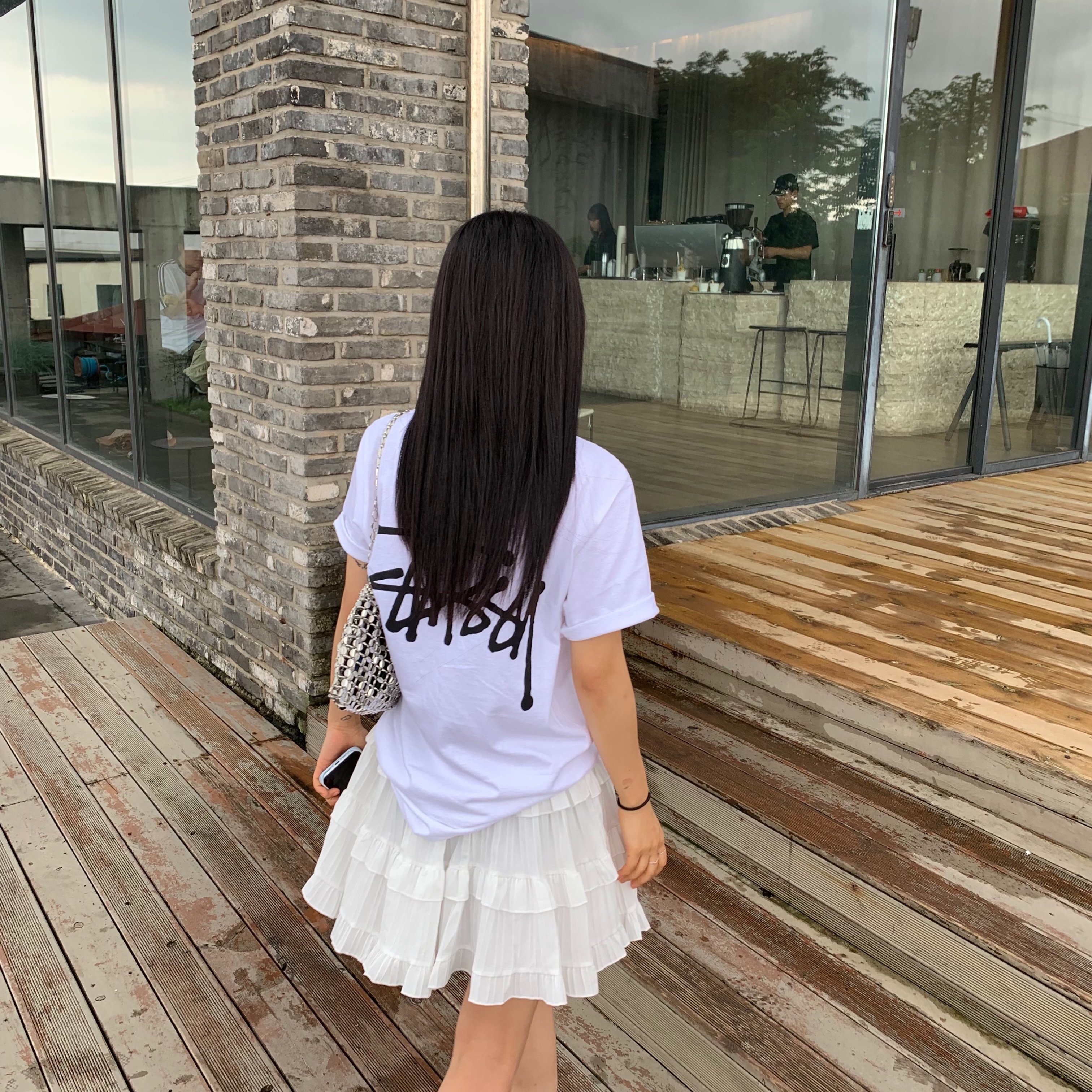 Stussy Basic Stussy T-Shirt White 2024, 2025, (W) Nike Shox R4 White Metallic Silver 착용 스타일 - 1