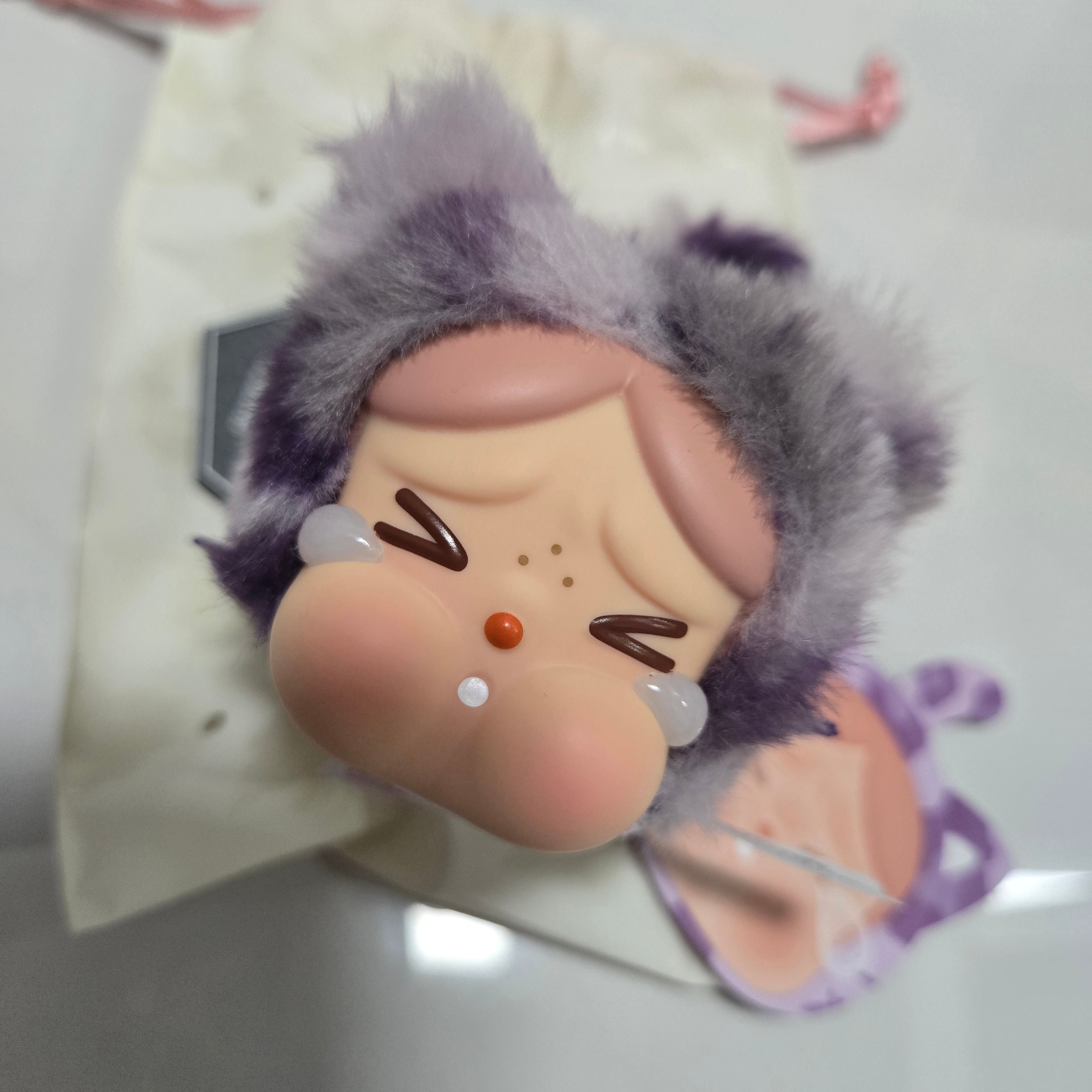 Pop Mart Crybaby Wild But Cutie Series Vinyl Plush Pendant Neon Cutie (Opened Case) 착용 스타일