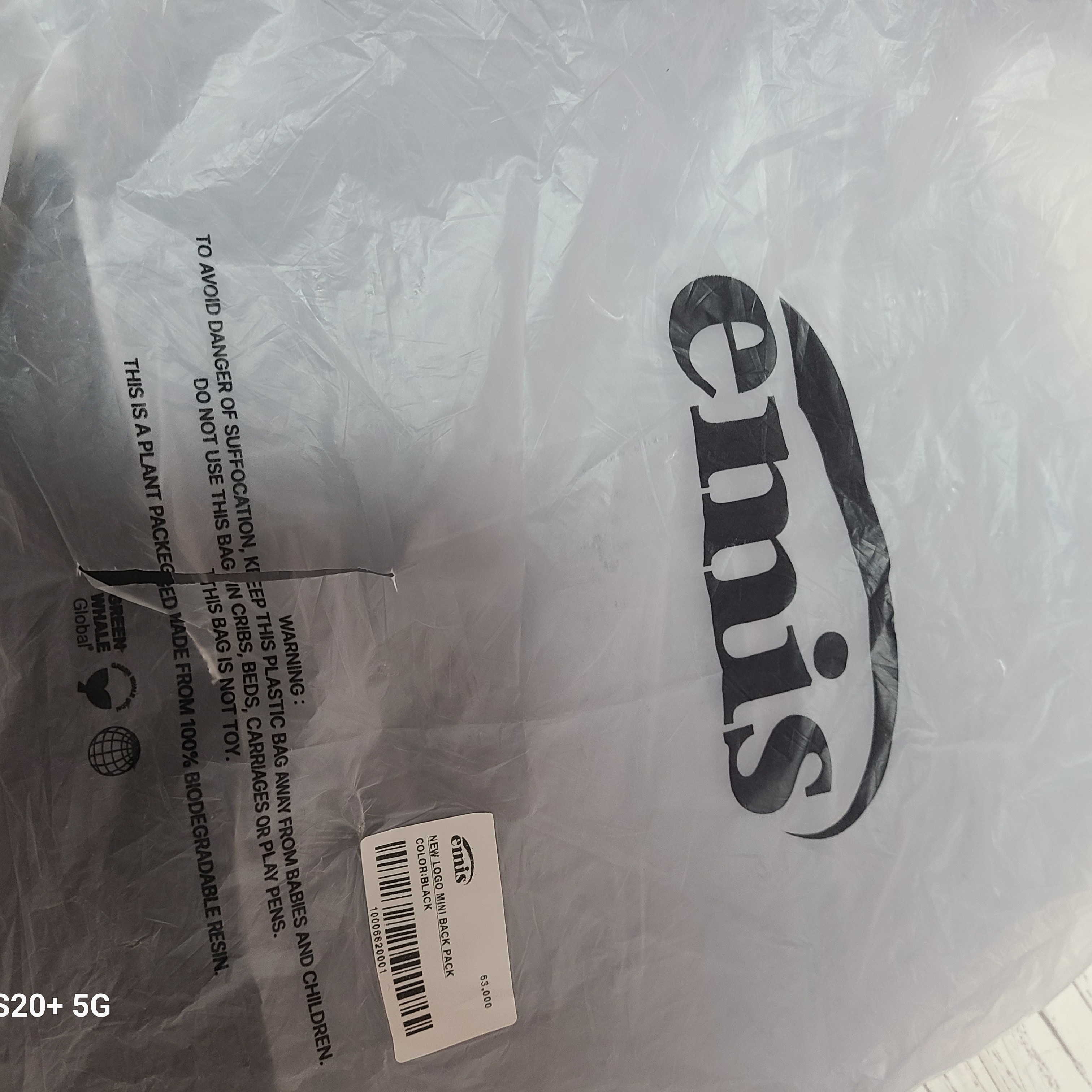 Emis New Logo Mini Backpack Black 착용 스타일 - 1