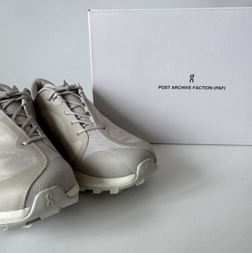 (W) On Running x Post Archive Faction (Paf) Cloudventure Peak Ice Moon, Hoka Mafate Speed 4 Lite Truffle Salt Vintage Yellow 착용 스타일 - 1