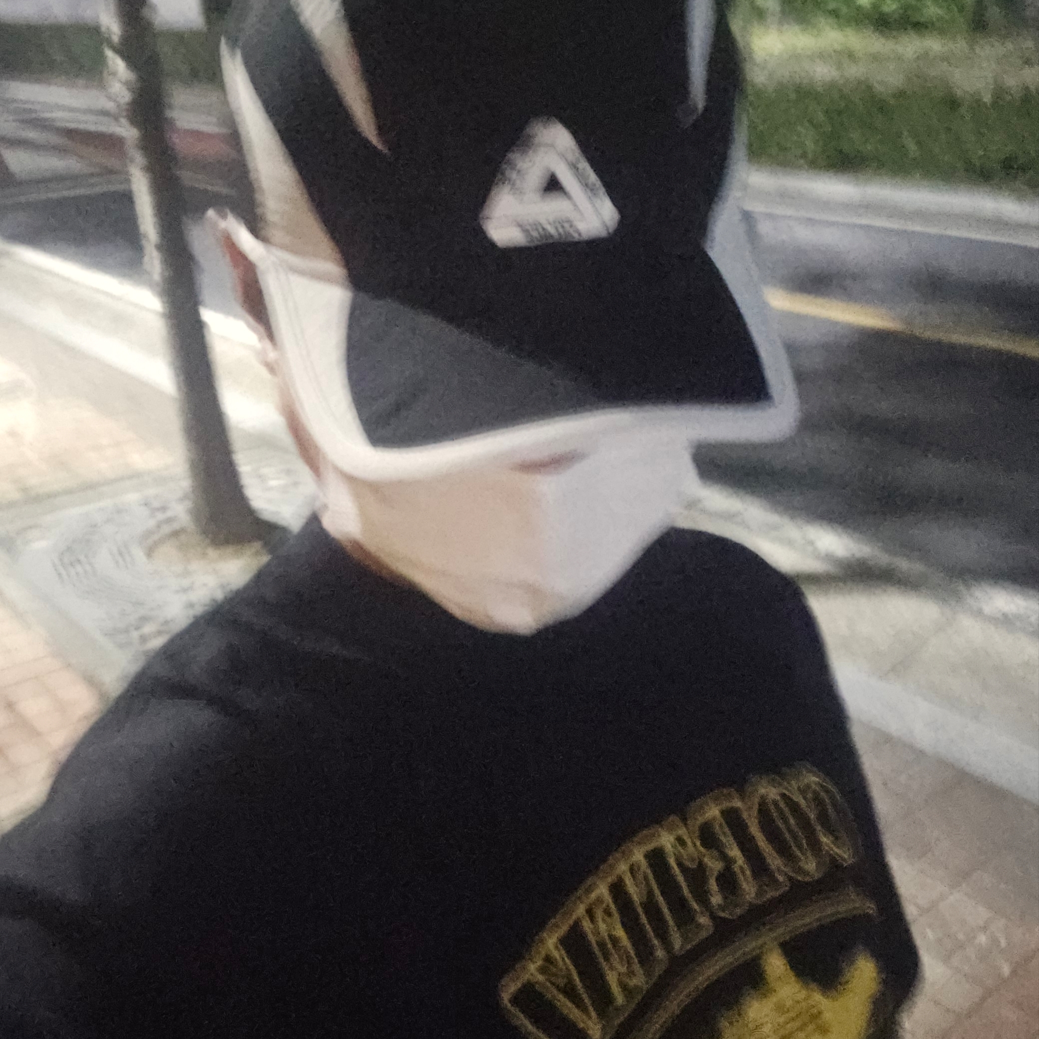 Palace Tri Strike Shell Runner Black - 25SS, Corteiz OG Alcatraz T-Shirt Black Yellow 착용 스타일 - 2