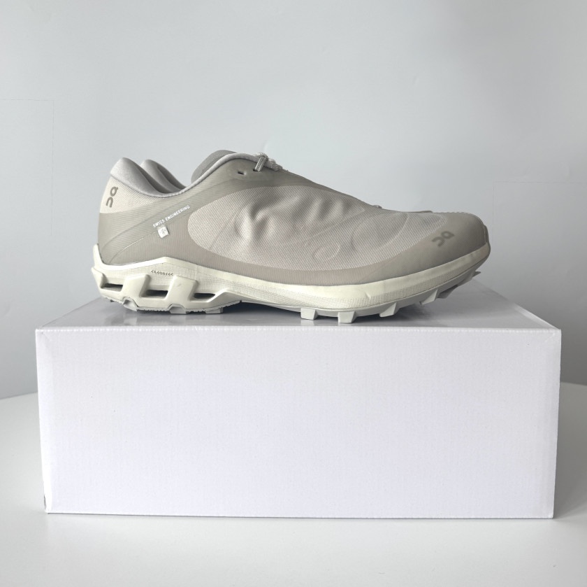 (W) On Running x Post Archive Faction (Paf) Cloudventure Peak Ice Moon, Hoka Mafate Speed 4 Lite Truffle Salt Vintage Yellow 착용 스타일 - 4