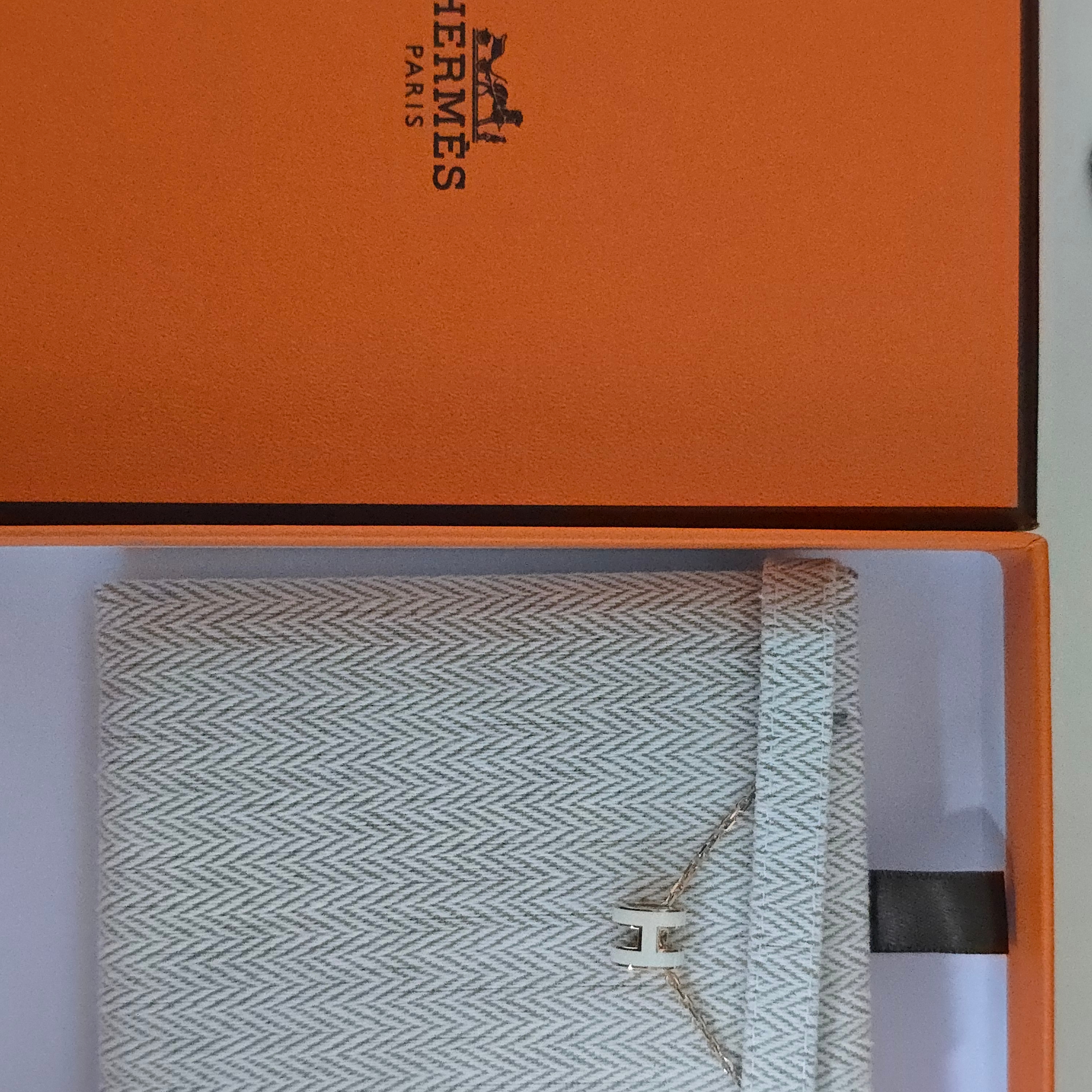 (W) Hermes Mini Pop H Pendant Rose Gold & Blanc 착용 스타일