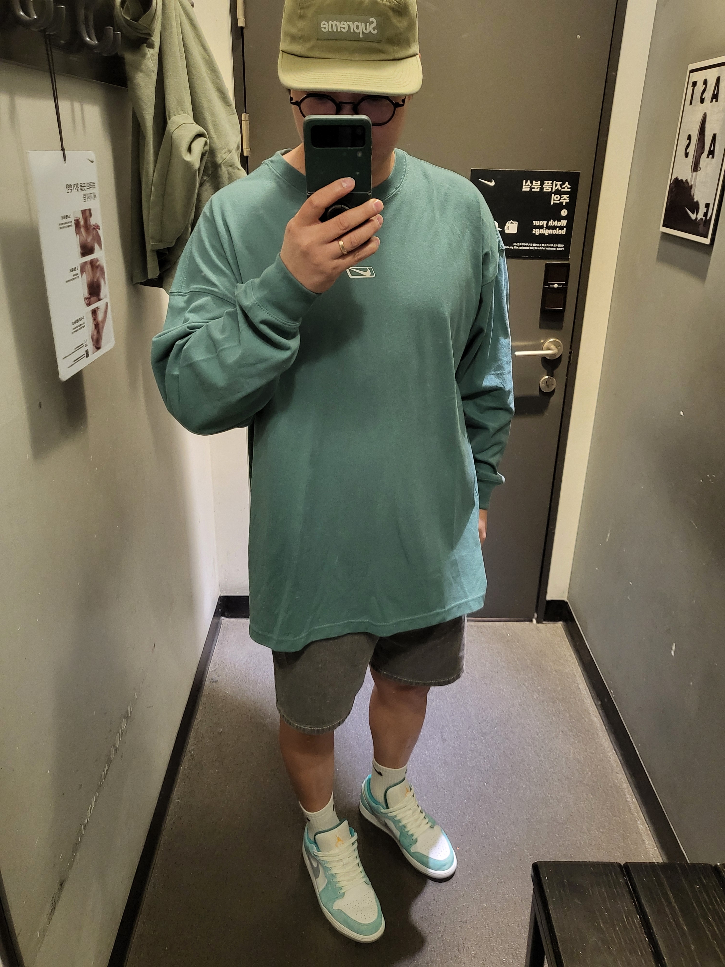 Supreme Washed Chino Twill Camp Cap Light Olive - 24SS, Jordan 1 Low SE New Emerald 착용 스타일