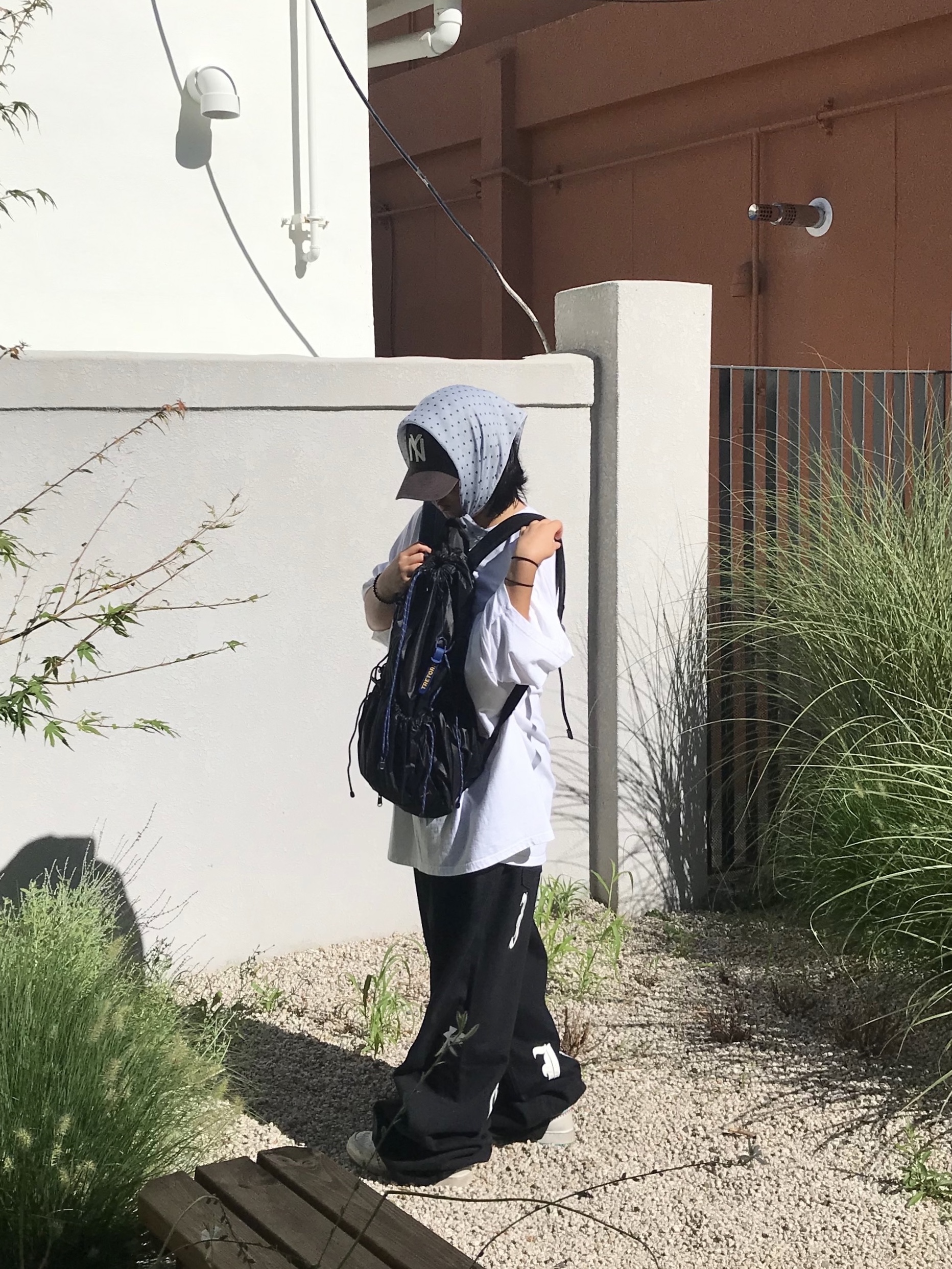 Tretorn Nylon Rip Backpack Black 착용 스타일 - 1