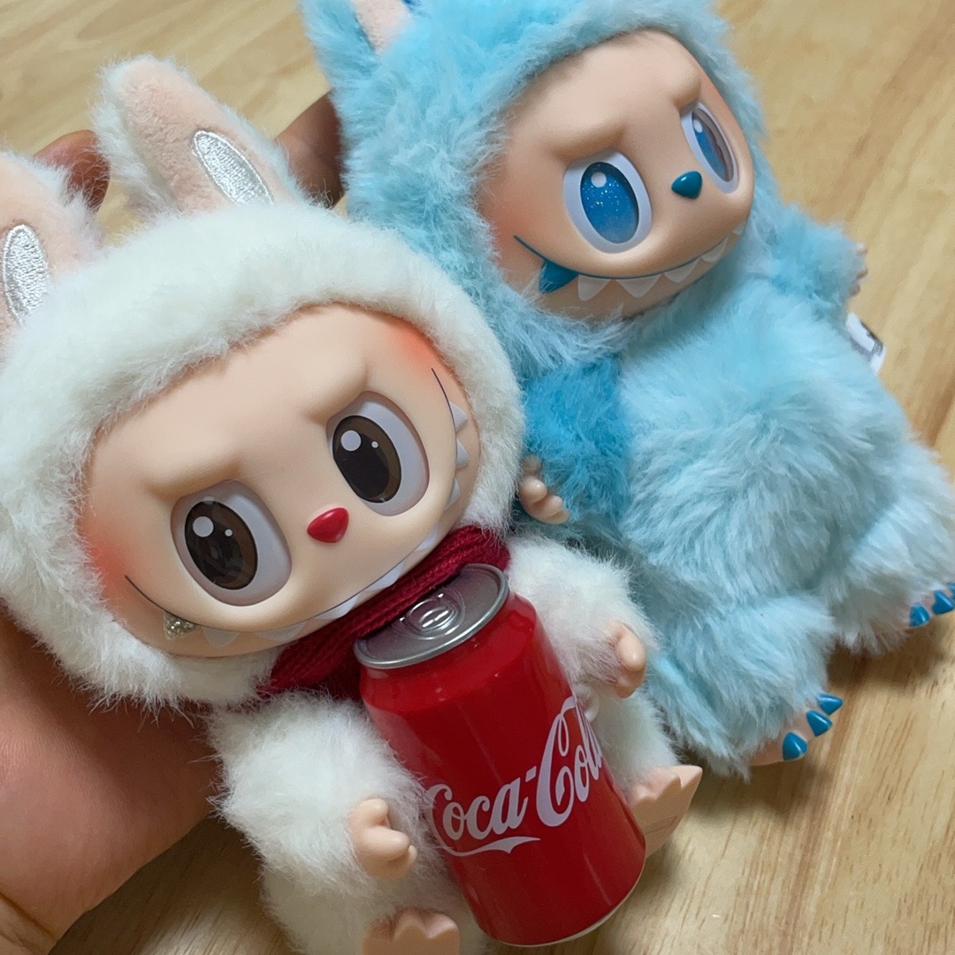 Pop Mart Labubu Coca Cola Series Keyring Sealed Case (1 Blind Box) 착용 스타일 - 2