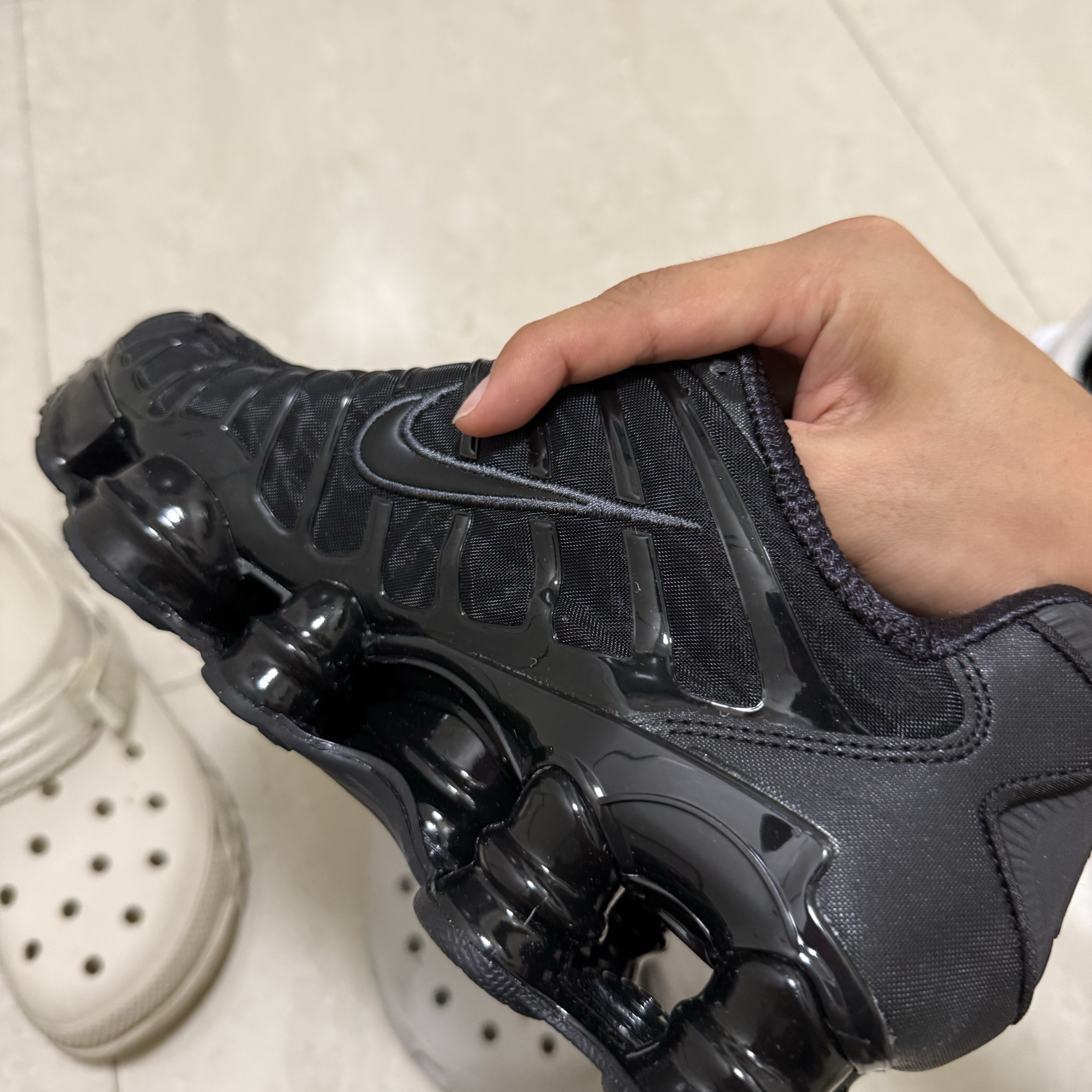 Nike Shox TL Black Metallic Hematite 착용 스타일