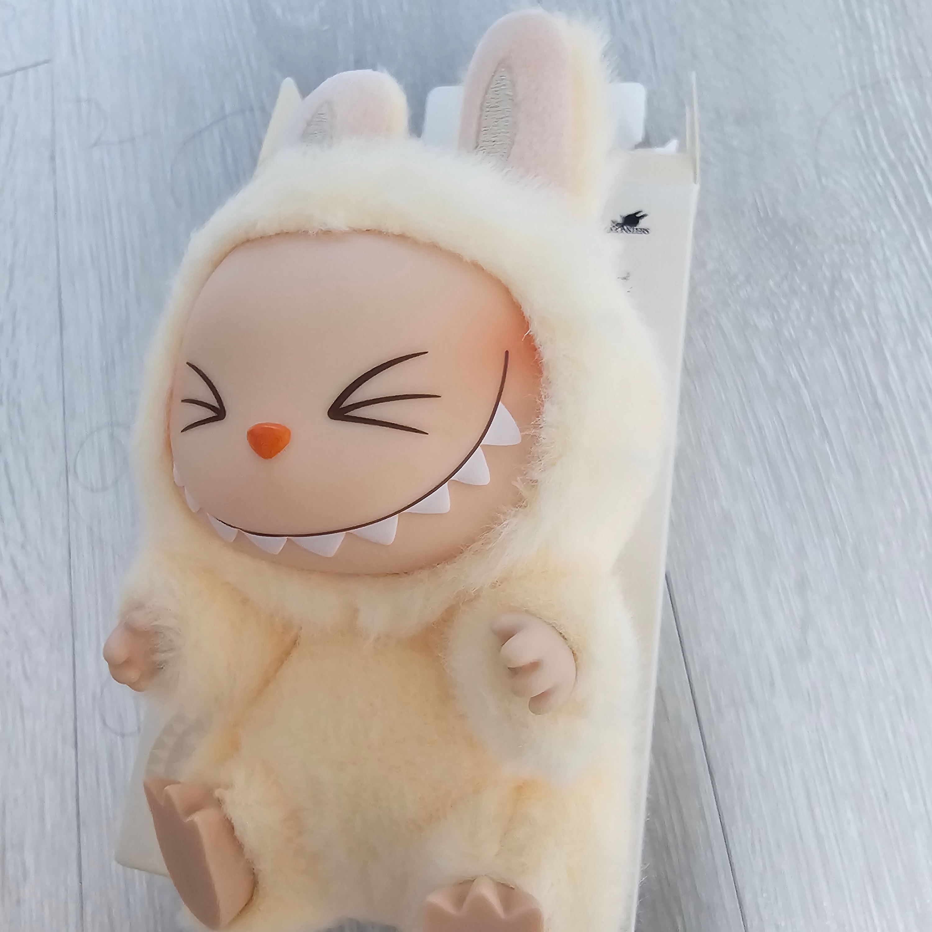 Pop Mart Labubu Let's Play Together Doll Series Sisi Keyring (Opened Case) 착용 스타일 - 2