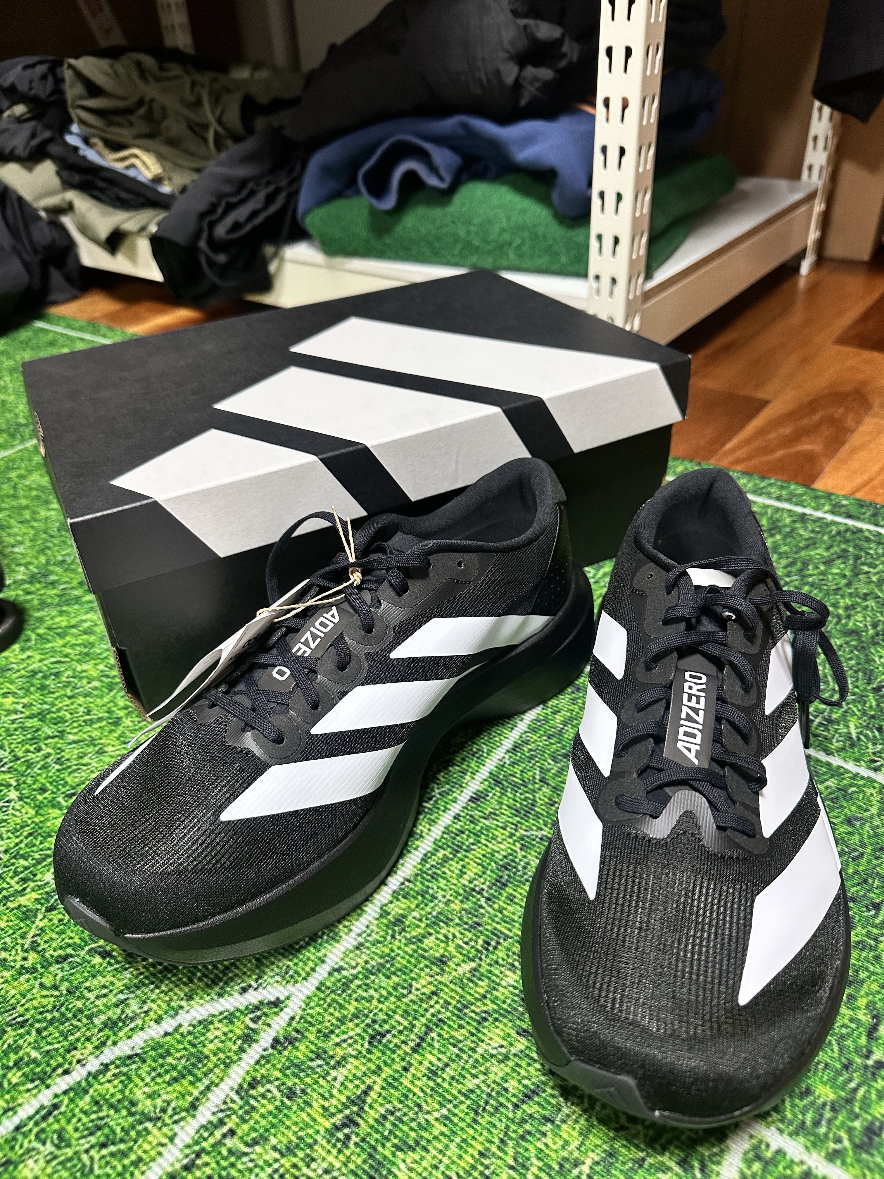 Adidas Adizero EVO SL Core Black Cloud White 착용 스타일
