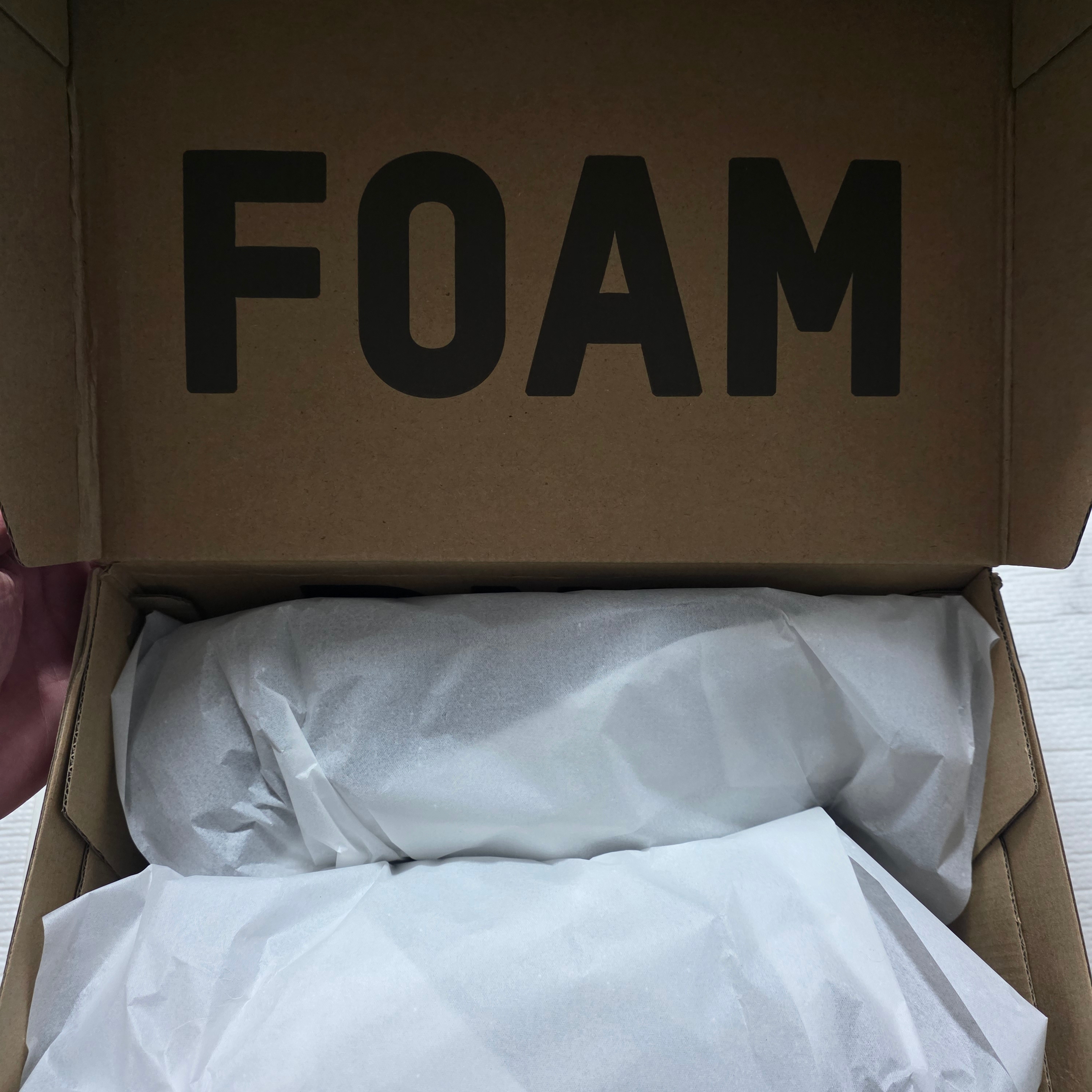 Adidas Yeezy Foam RNNR MX Cinder 착용 스타일 - 1