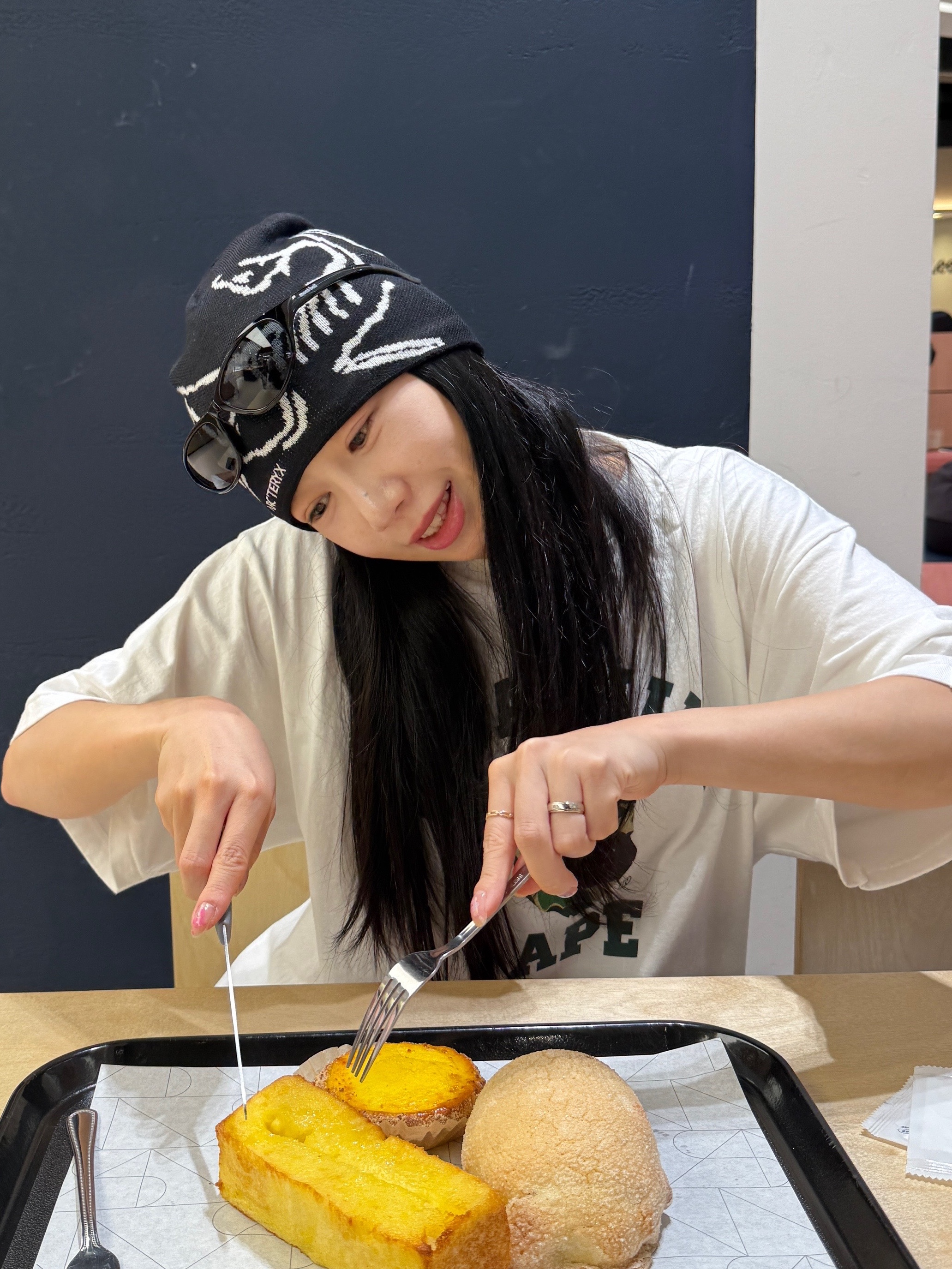 Arc'teryx Bird Head Toque Orca, BAPE ABC Camo College T-Shirt White Green 착용 스타일 - 3