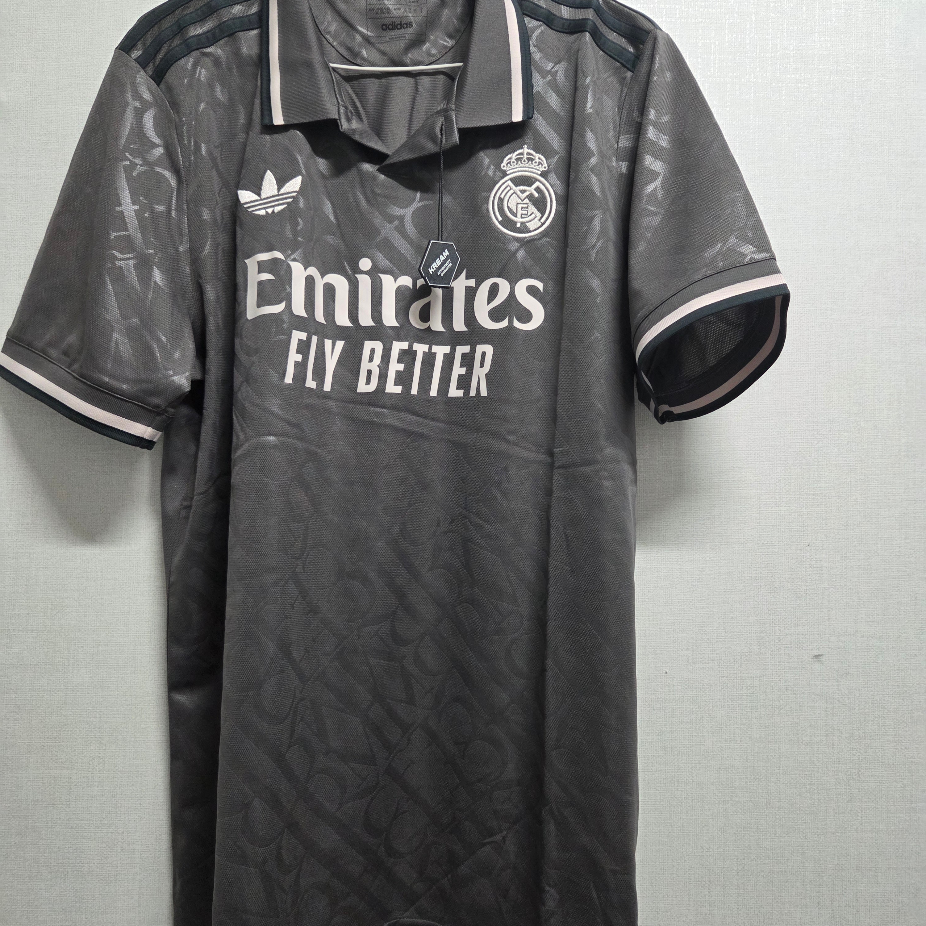 Adidas Real Madrid 2024/25 3rd Jersey Charcoal - KR Sizing (Non Marking Ver.) 착용 스타일