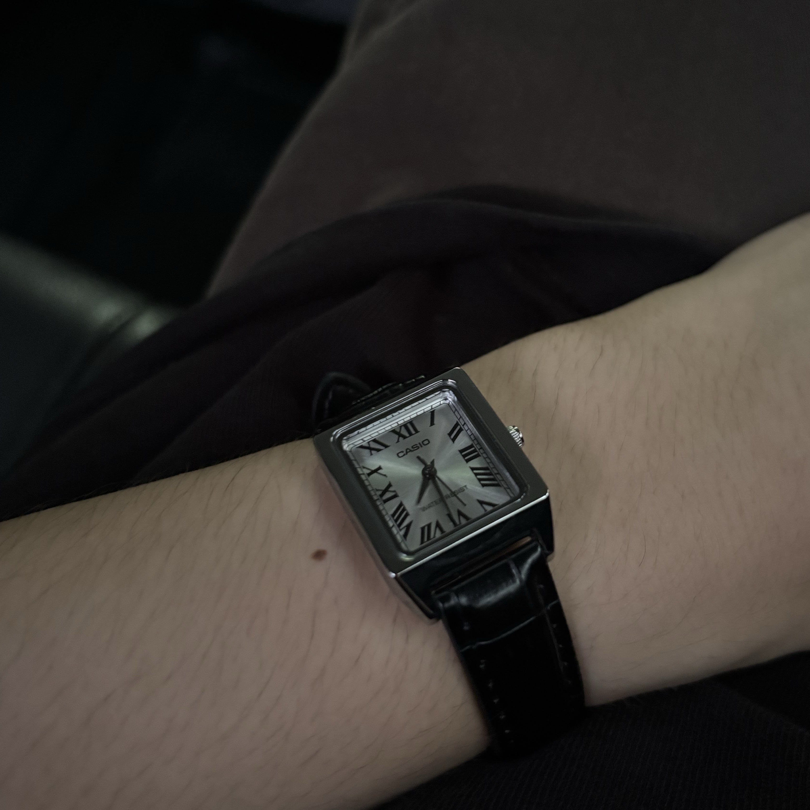 Casio LTP-V007L-7B1 착용 스타일