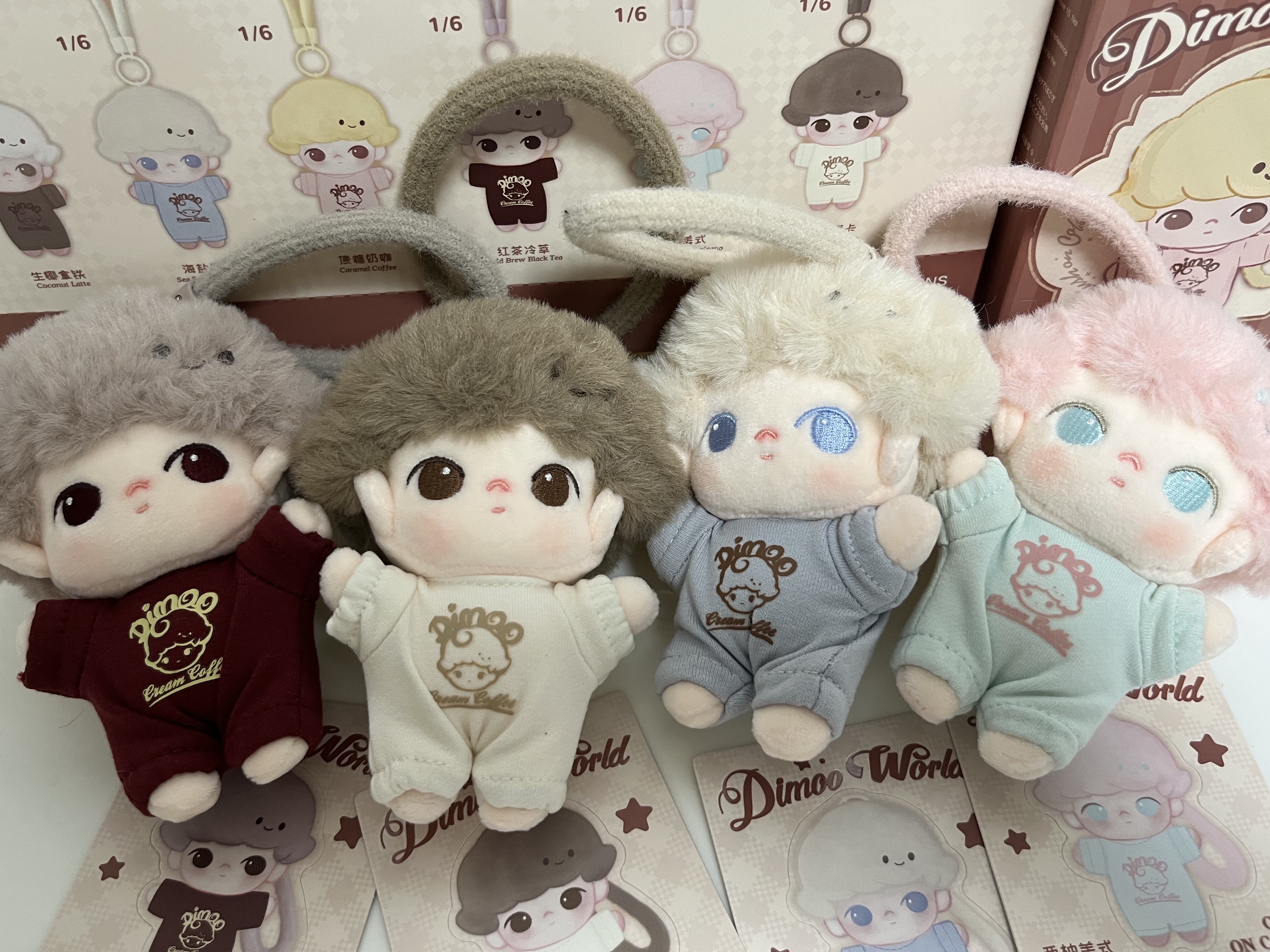 Pop Mart Dimoo Crush On Coffee Series Soft Faced Plush Keychain Sealed Case (6 Blind Boxes), Pop Mart Dimoo Crush On Coffee Series Soft Faced Plush Keychain Aromatic Mocha (Opened Case) 착용 스타일 - 1