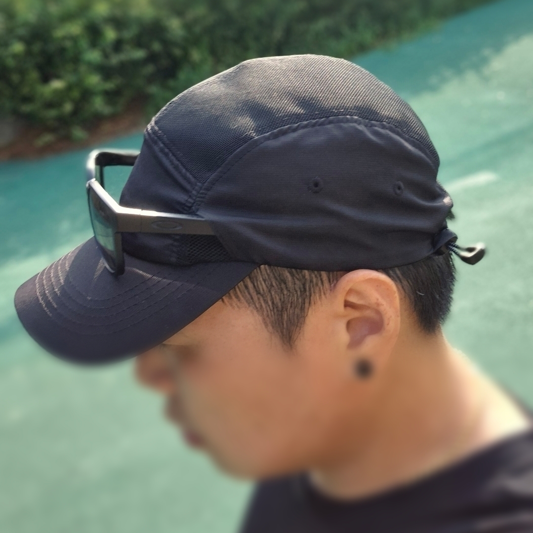 Oakley Actuator Black Tortoise Frame Prizm Ruby Lenses Low Bridge Fit, Hoka Bondi 8 Black - Wide 착용 스타일 - 1