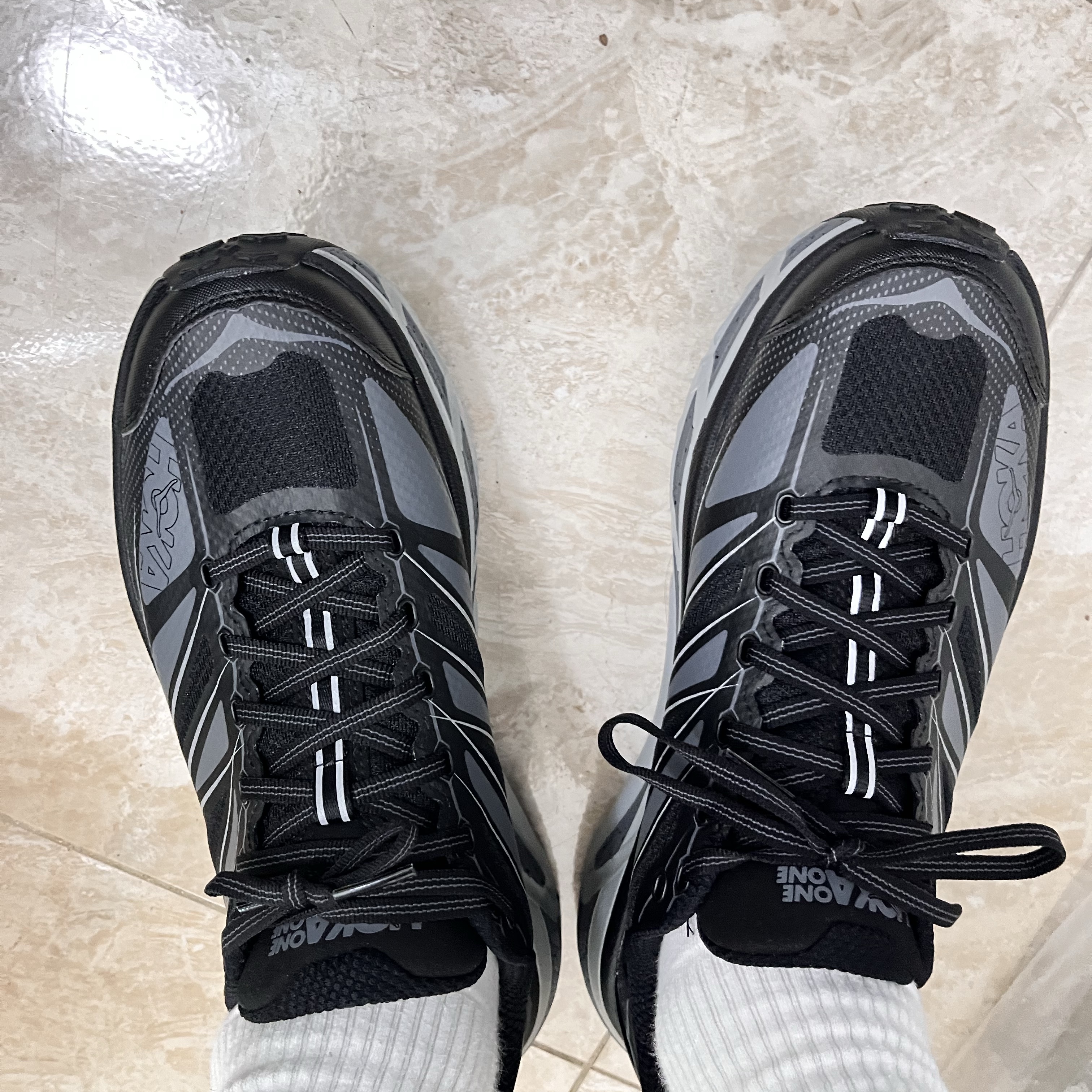 Hoka Mafate Speed 2 Black Castlerock 착용 스타일