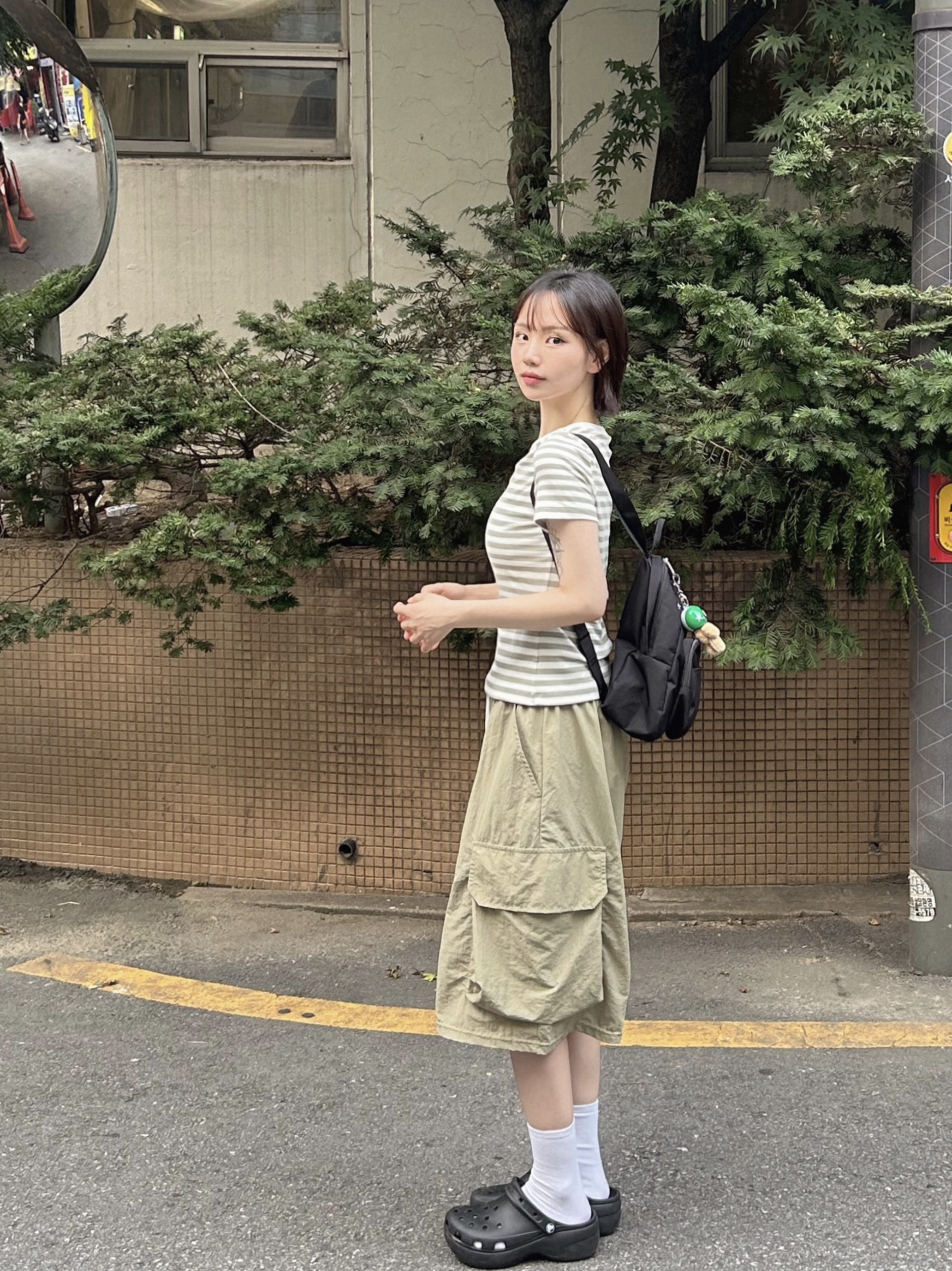 (W) Crocs Classic Platform Clog Black, Jansport Half Pint Mini Backpack Black 착용 스타일