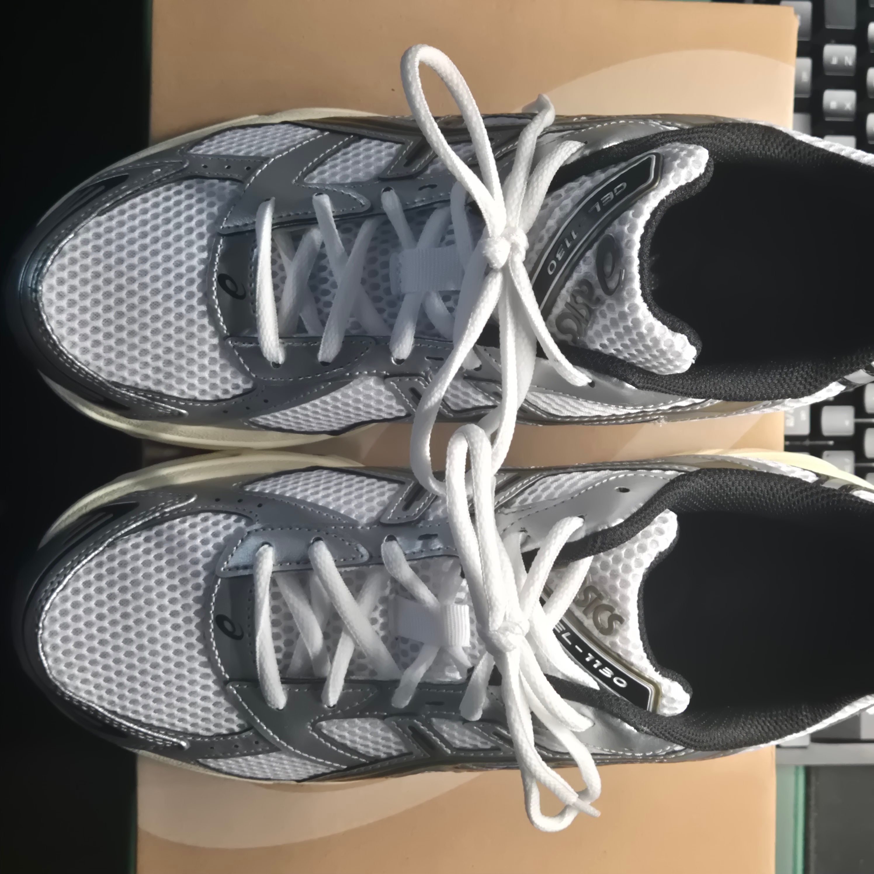 Asics Gel-1130 White Clay Canyon 착용 스타일 - 1