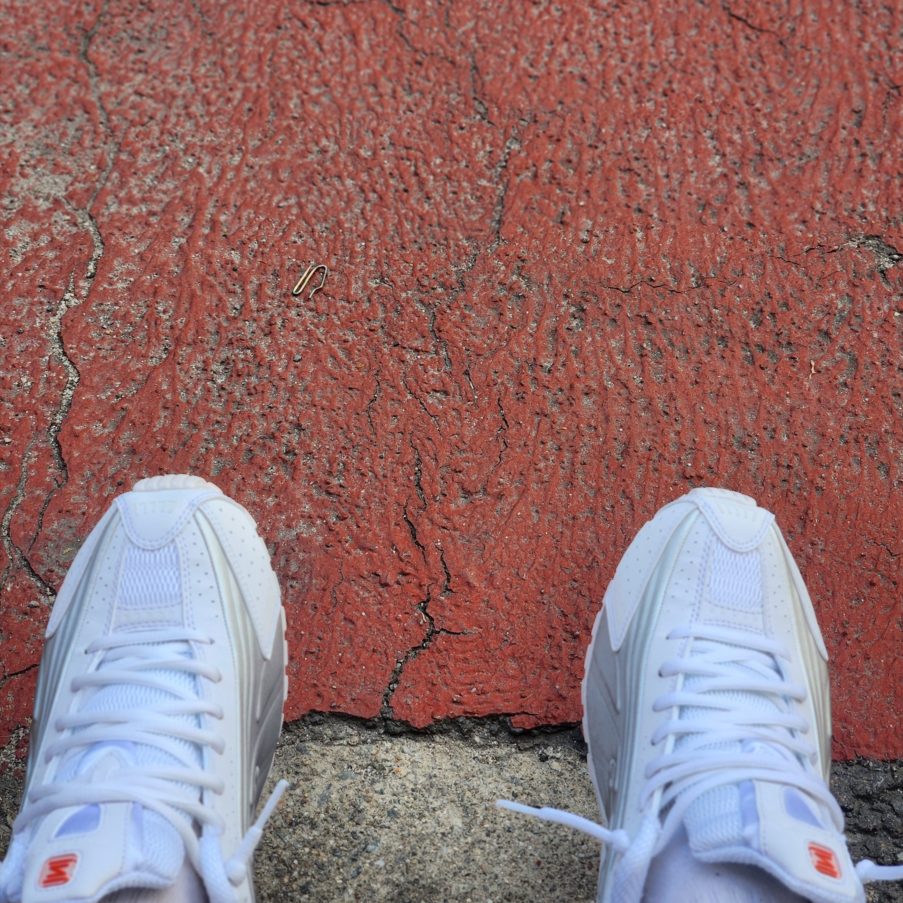 (W) Nike Shox R4 White Metallic Silver 착용 스타일