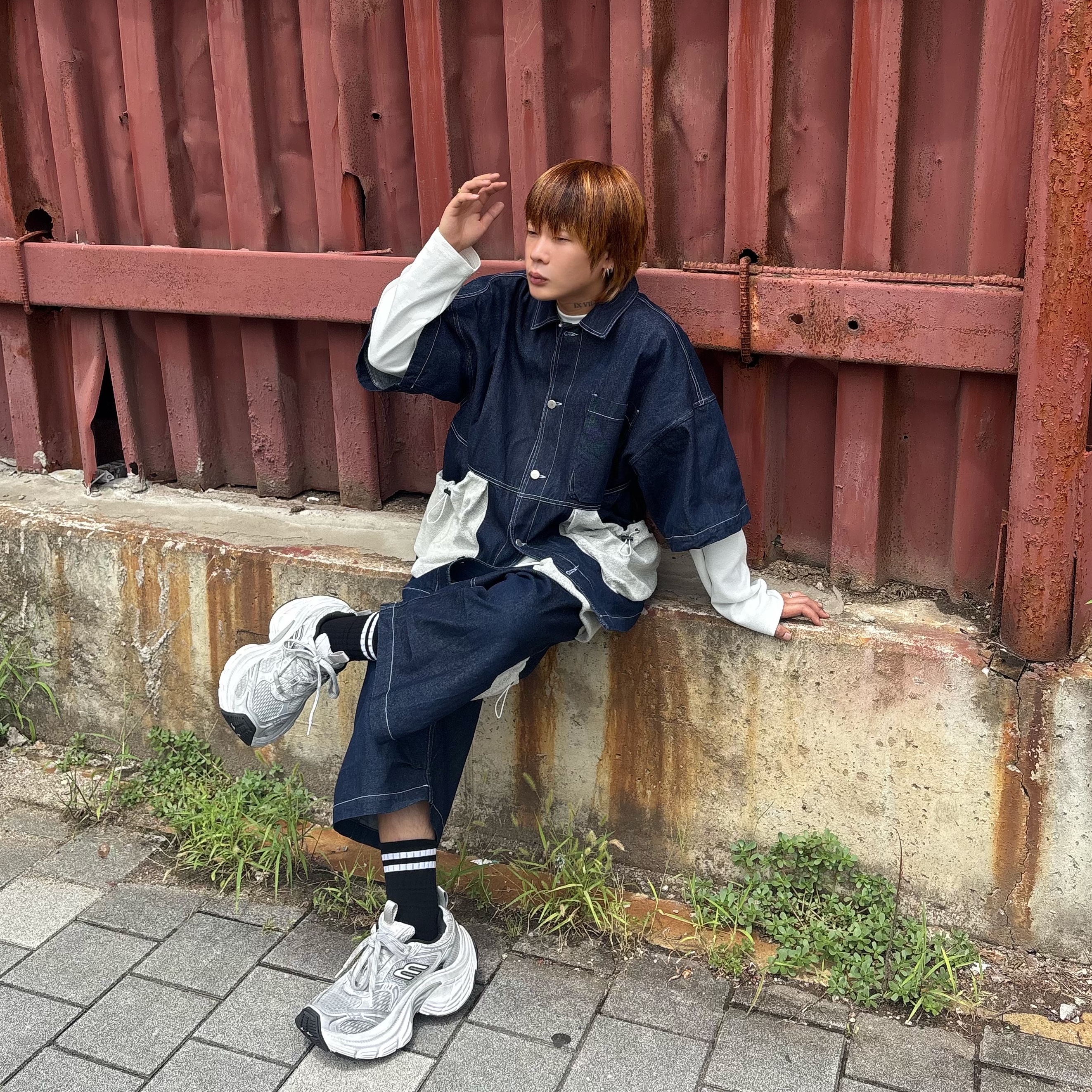 Balenciaga 10XL Sneakers White Grey Silver Black 착용 스타일 - 1