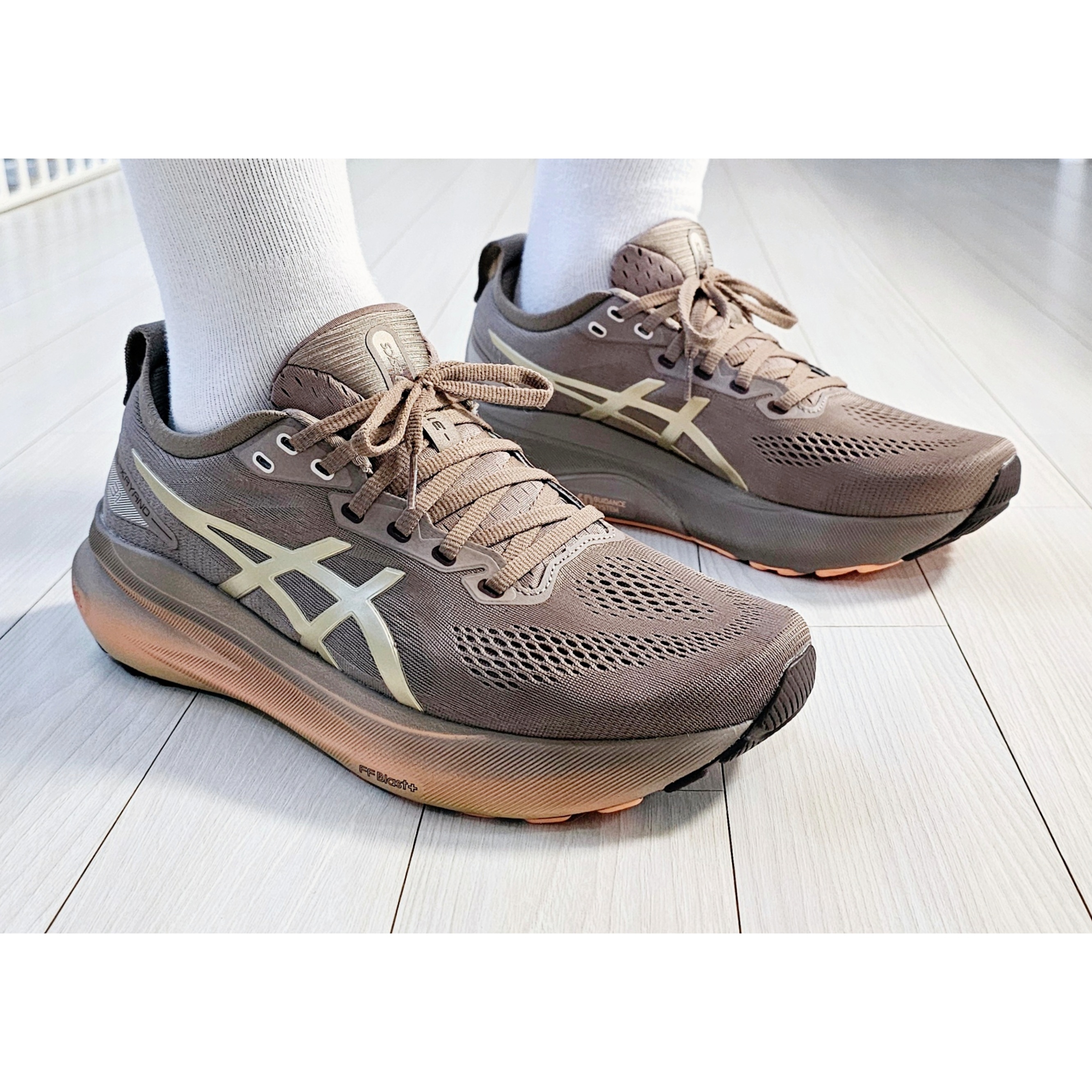 Asics Gel-Kayano 31 Luxe Taupe Grey 착용 스타일 - 2