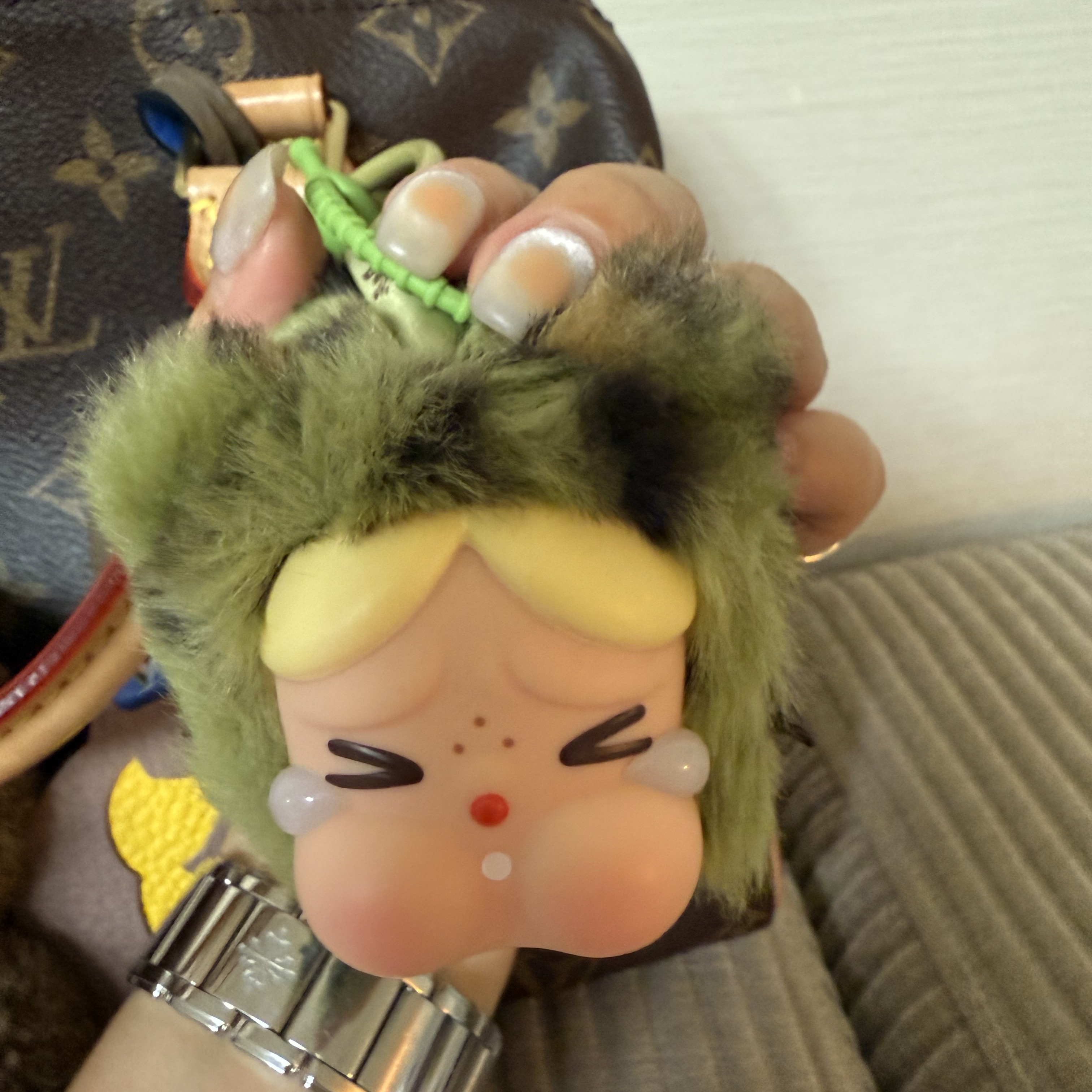 Pop Mart Crybaby Wild But Cutie Series Vinyl Plush Pendant (1 Blind Box) 착용 스타일