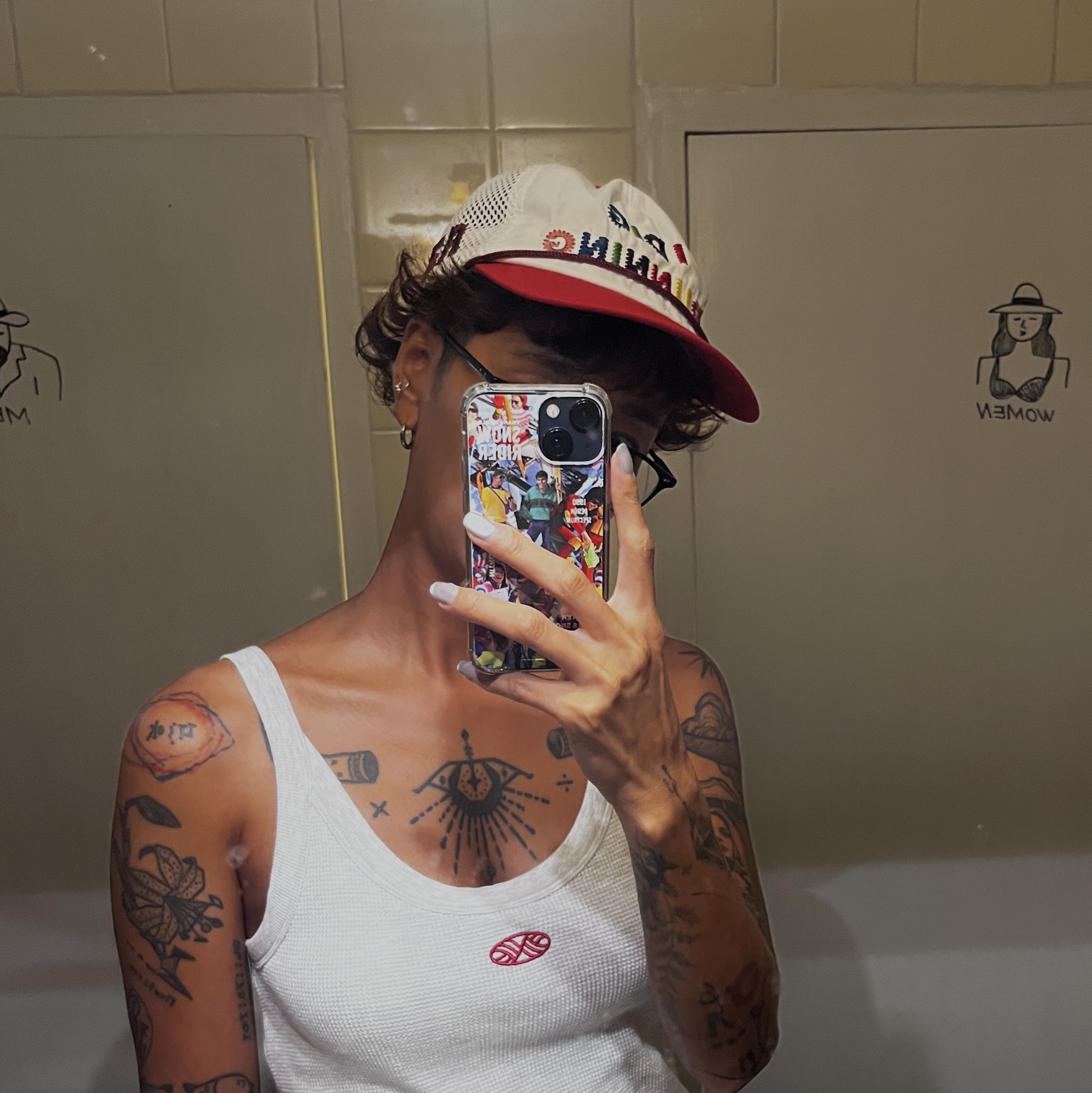 Alex Zono I Dig Running Rainbow Trucker Hat White Red 착용 스타일