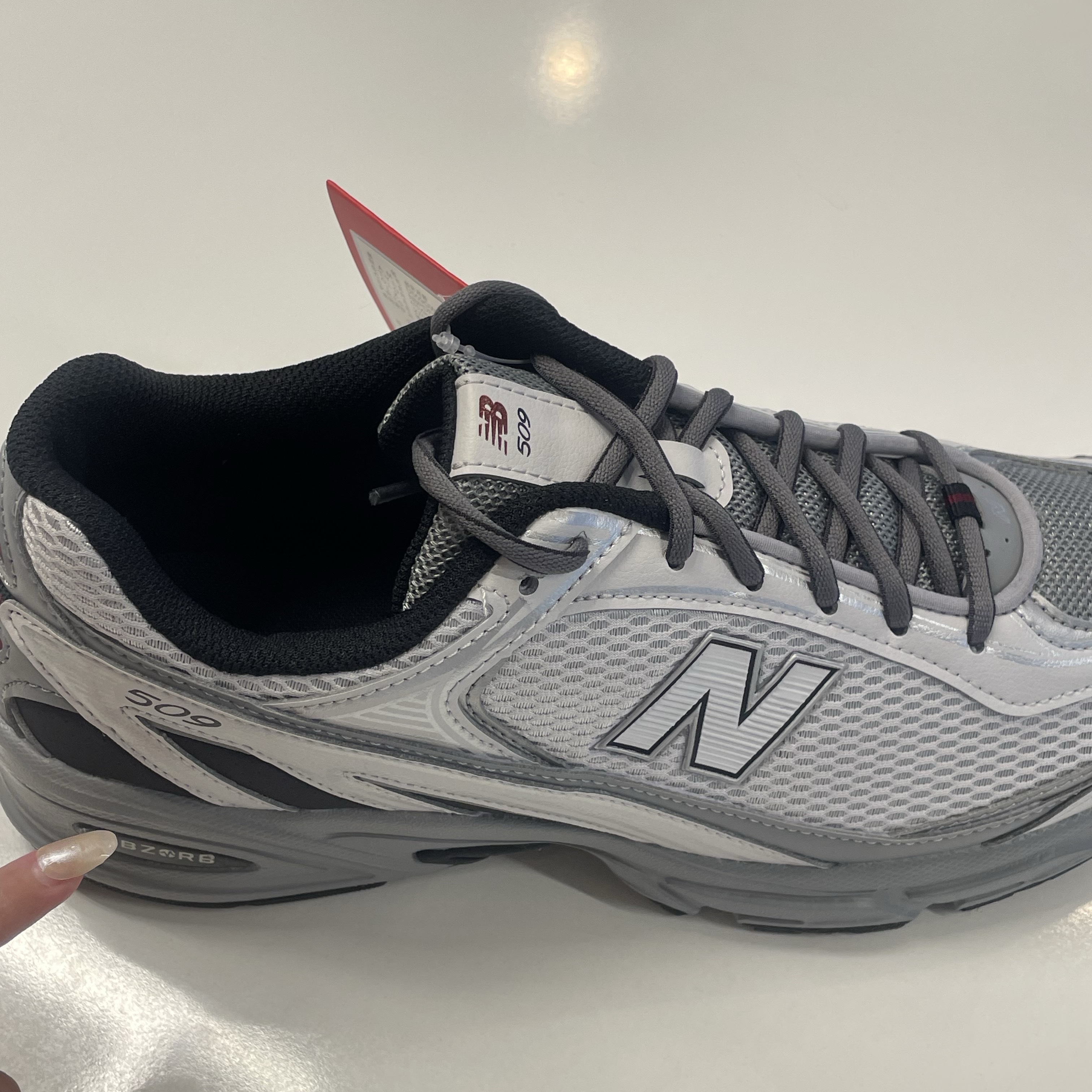 New Balance 509 Grey Matter White 착용 스타일