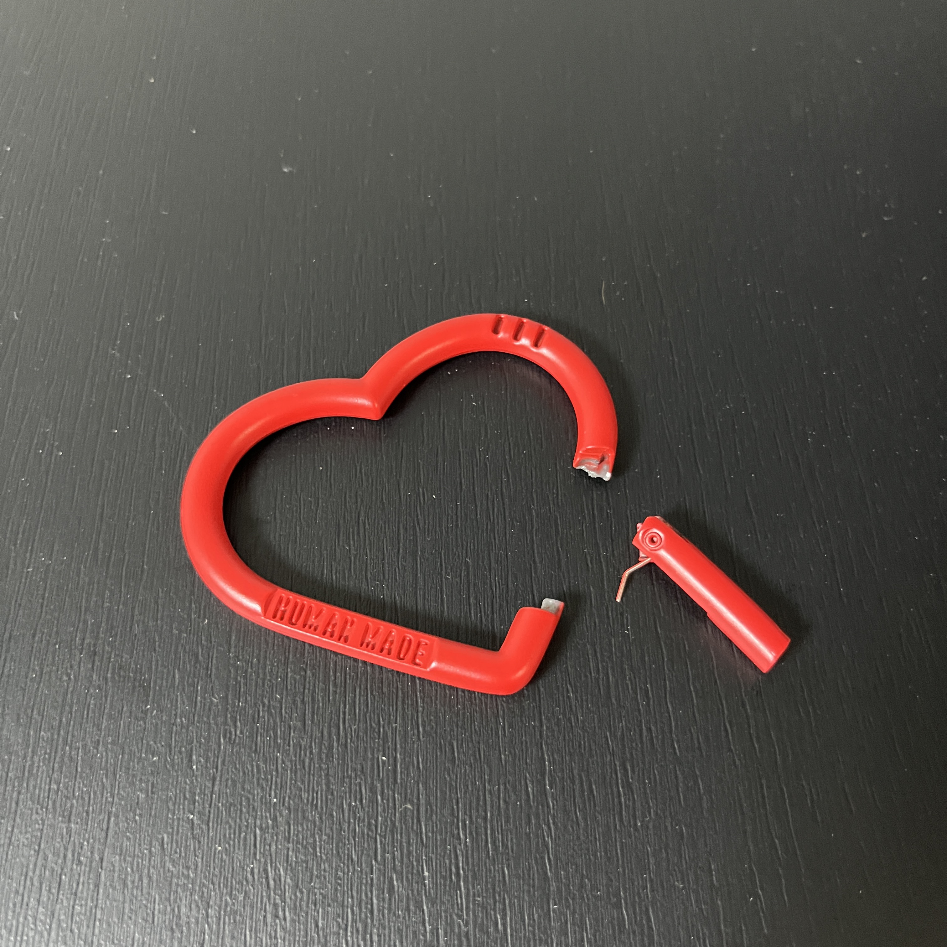 Human Made Heart Carabiner Red 착용 스타일