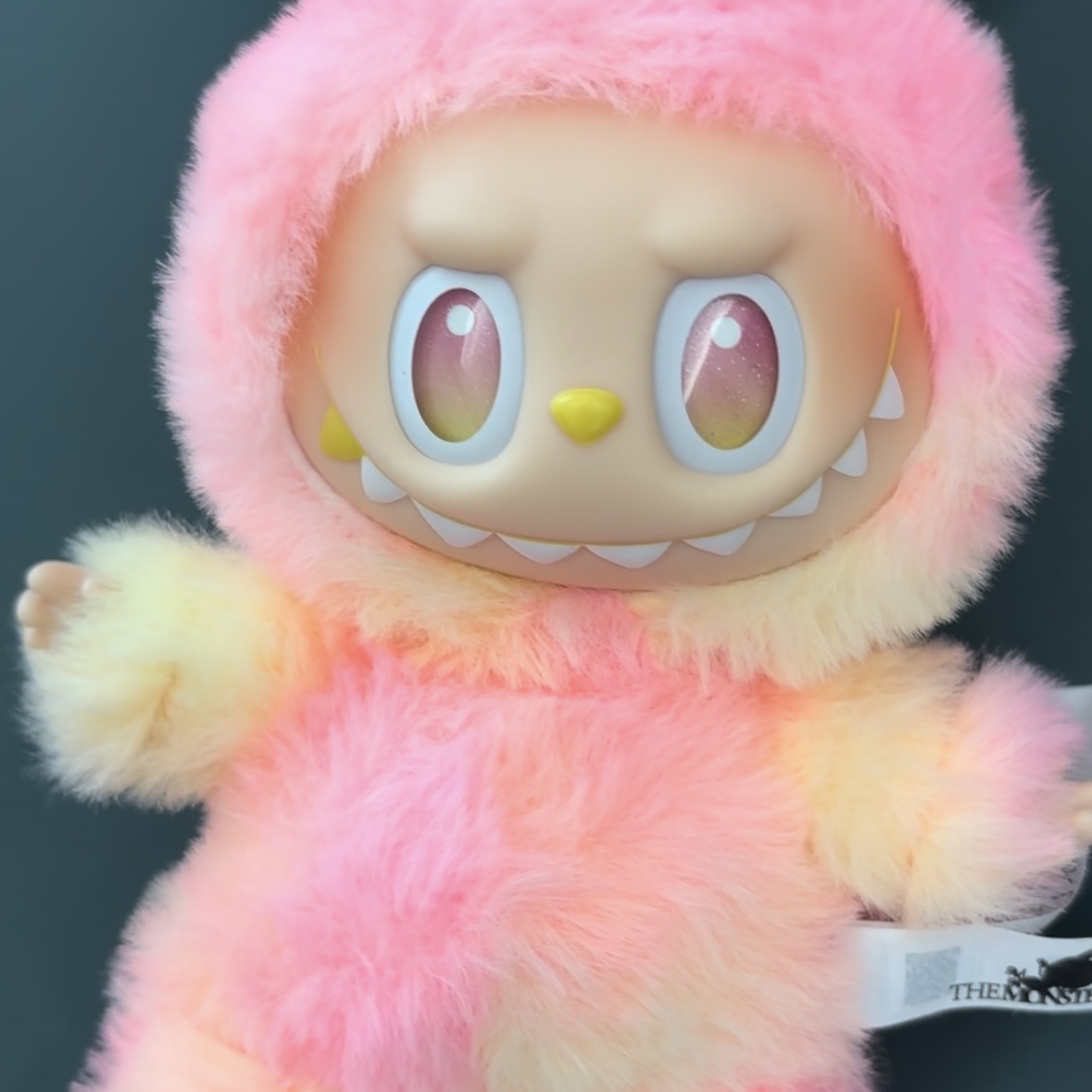 Pop Mart Labubu The Monsters Highlight Series Sealed Case (1 Blind Box) 착용 스타일