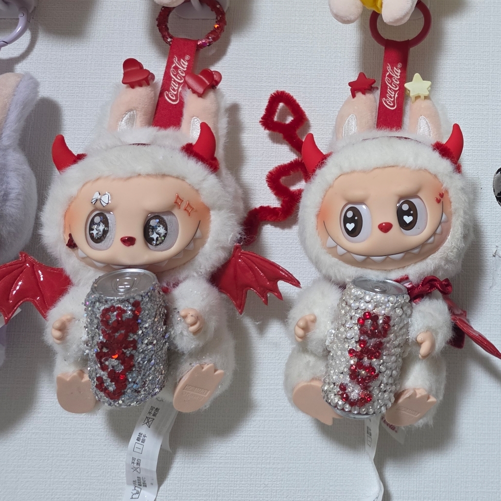 Pop Mart Labubu Let's Play Together Doll Series Sealed Case (6 Blind Boxes), Pop Mart Labubu The Monsters Labubu Tasty Macarons Series Sesame Bean Keyring (Opened Case) 착용 스타일 - 3