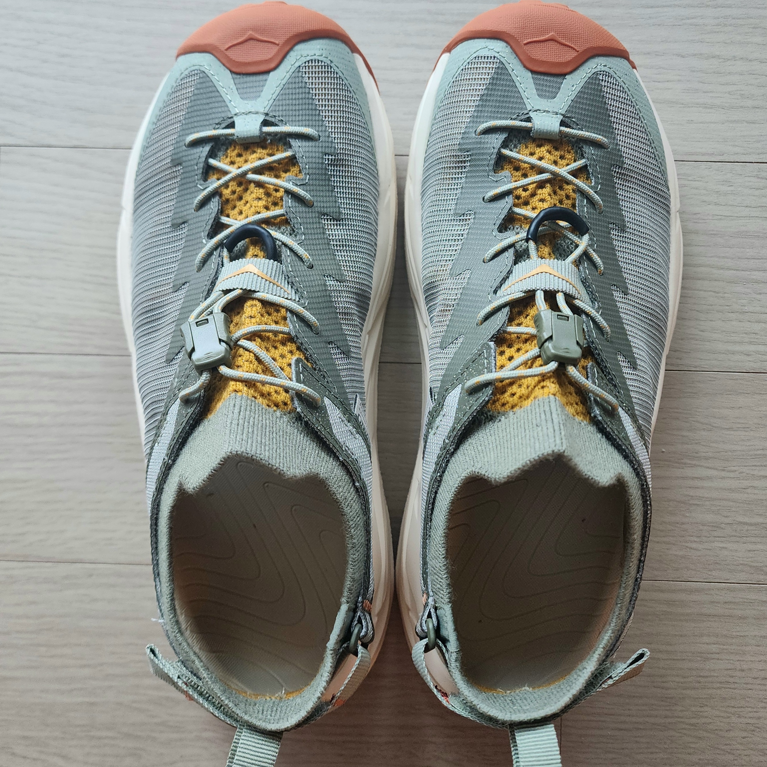 Hoka Hopara 2 Aerino Sea Moss Vanilla 착용 스타일 - 2
