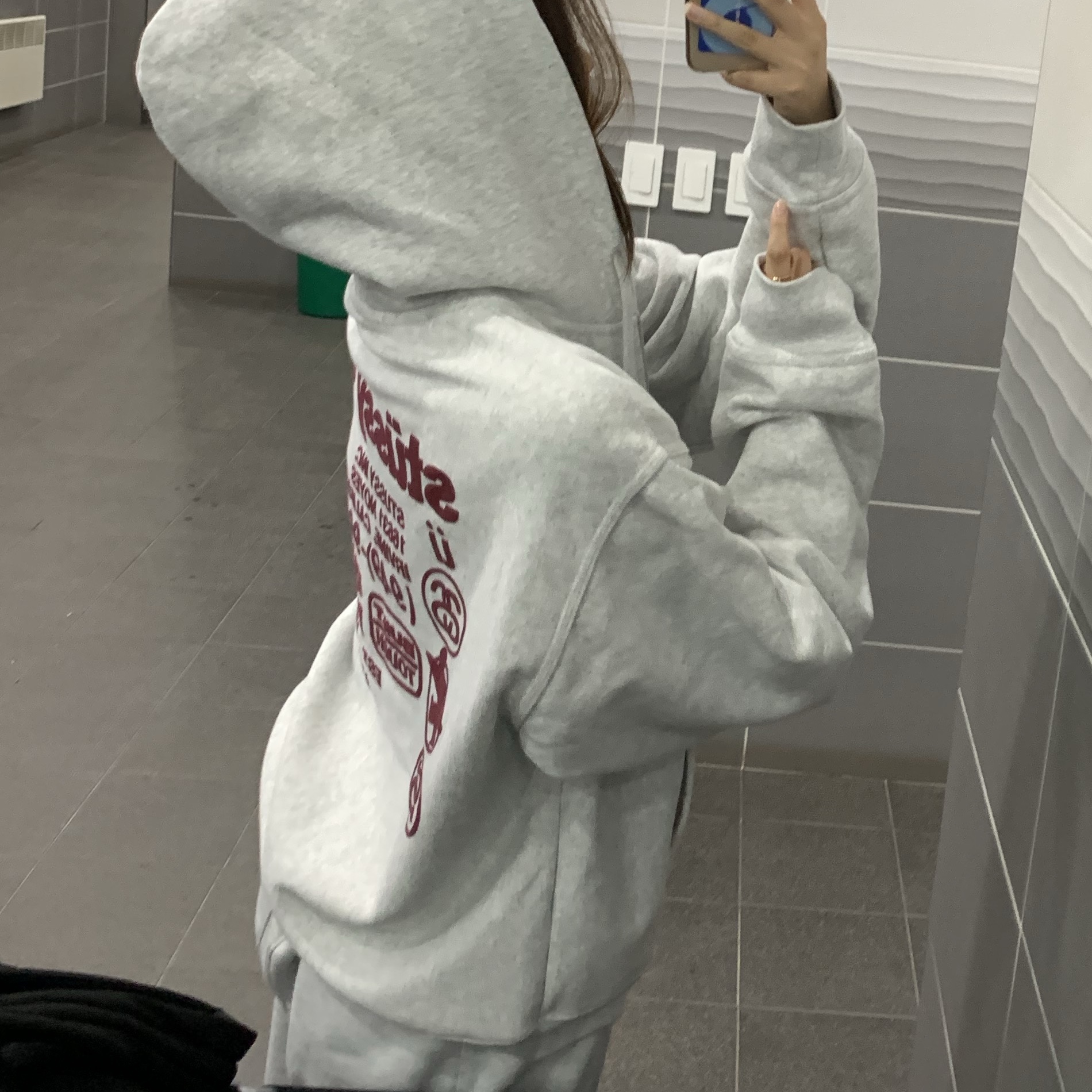 Stussy DNA Zip Hoodie Ash Heather 착용 스타일 - 1