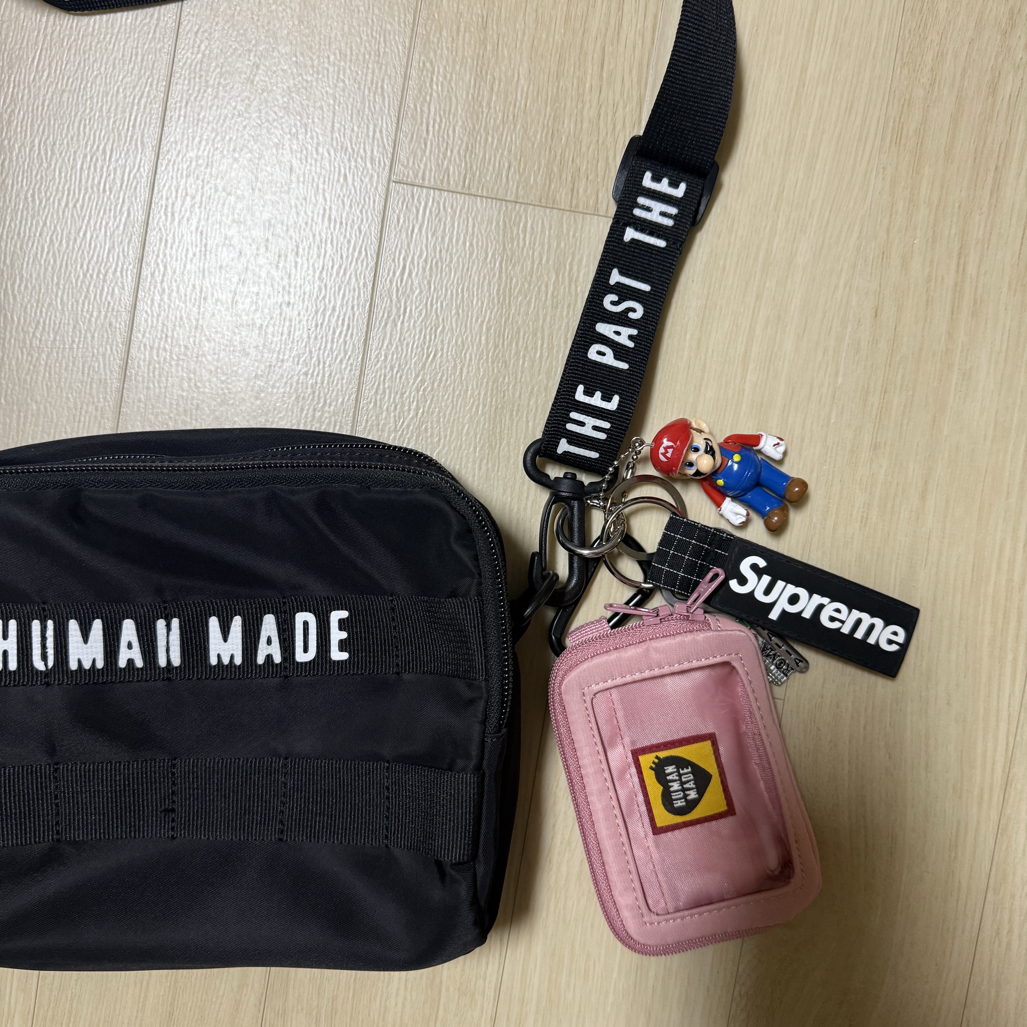 Human Made Military Pouch Small Black, Human Made Military Card Case Pink 착용 스타일