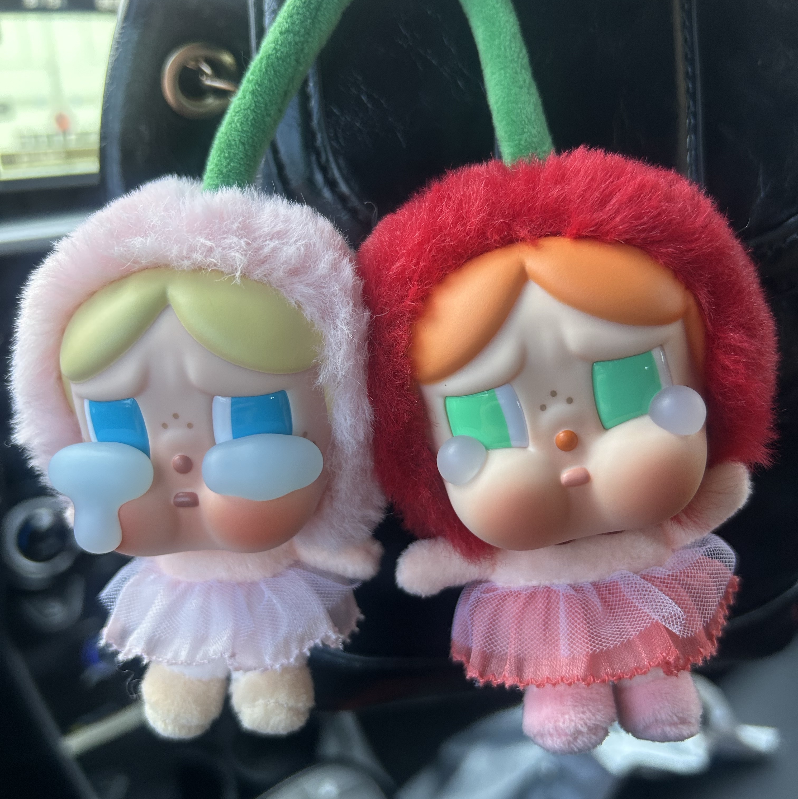 Pop Mart Crybaby Crying For Love Series Vinyl Plush 착용 스타일
