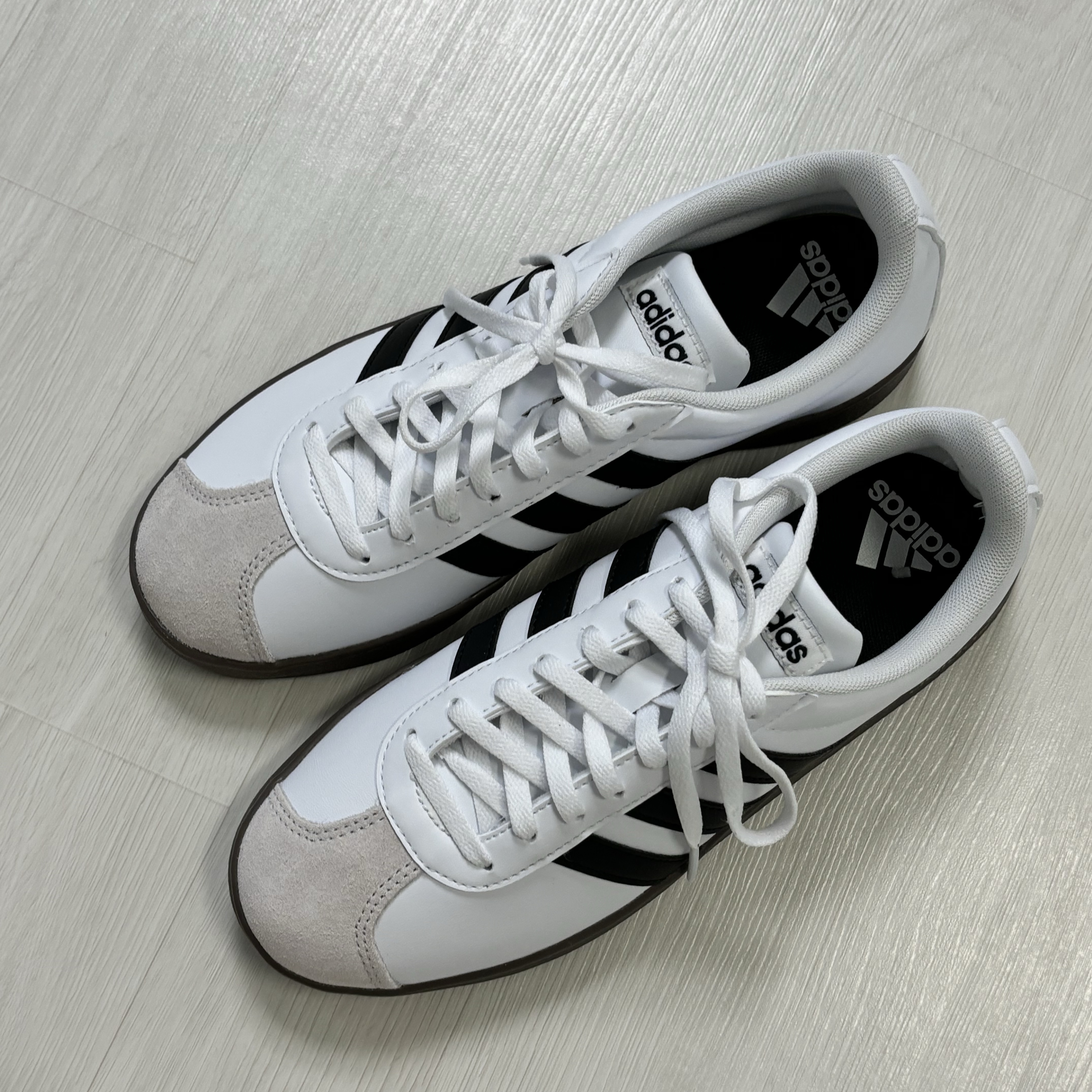 (W) Adidas VL Court Base Cloud White Core Black 착용 스타일