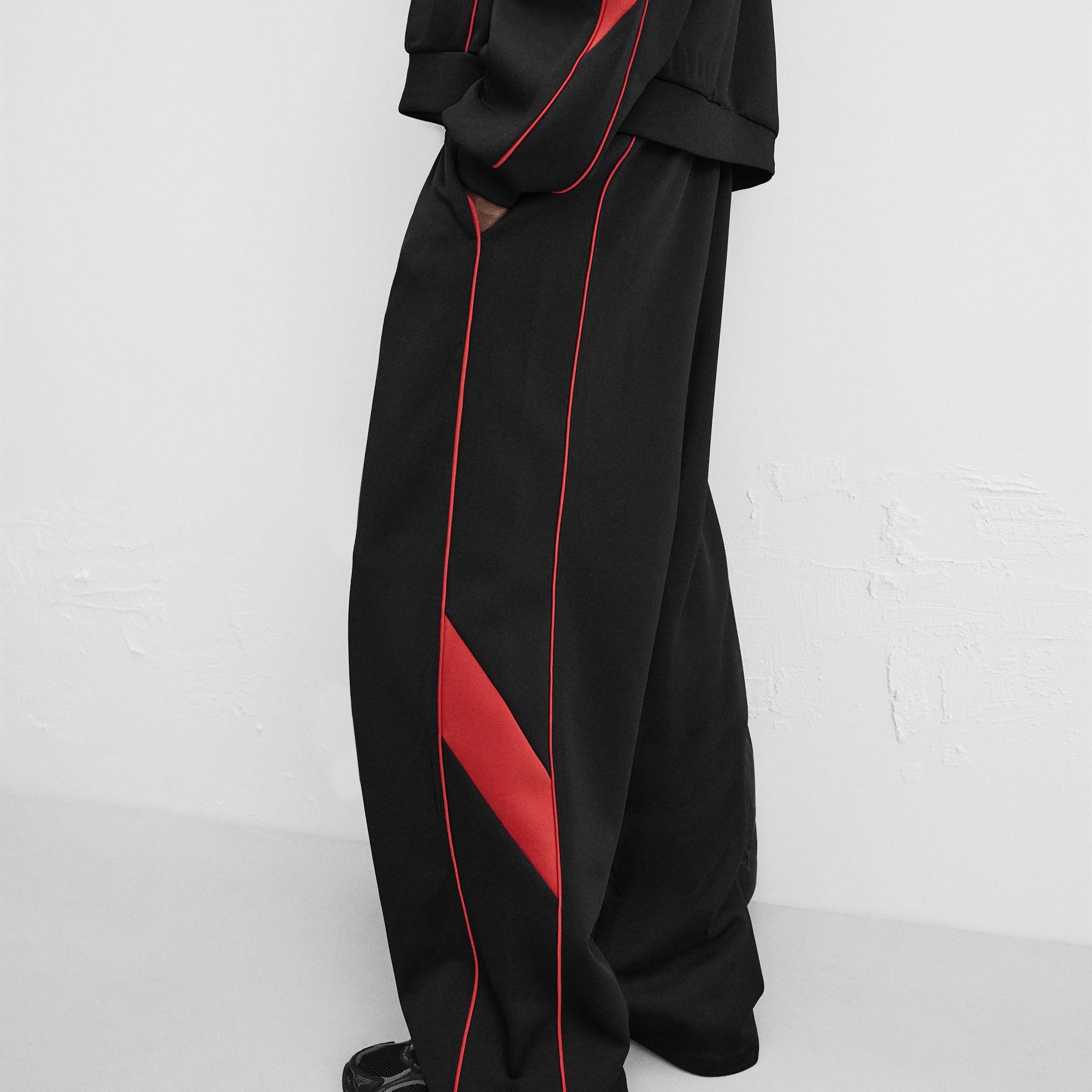 Zara Retro Football Jacket Black, Zara Retro Football Pants Black 착용 스타일
