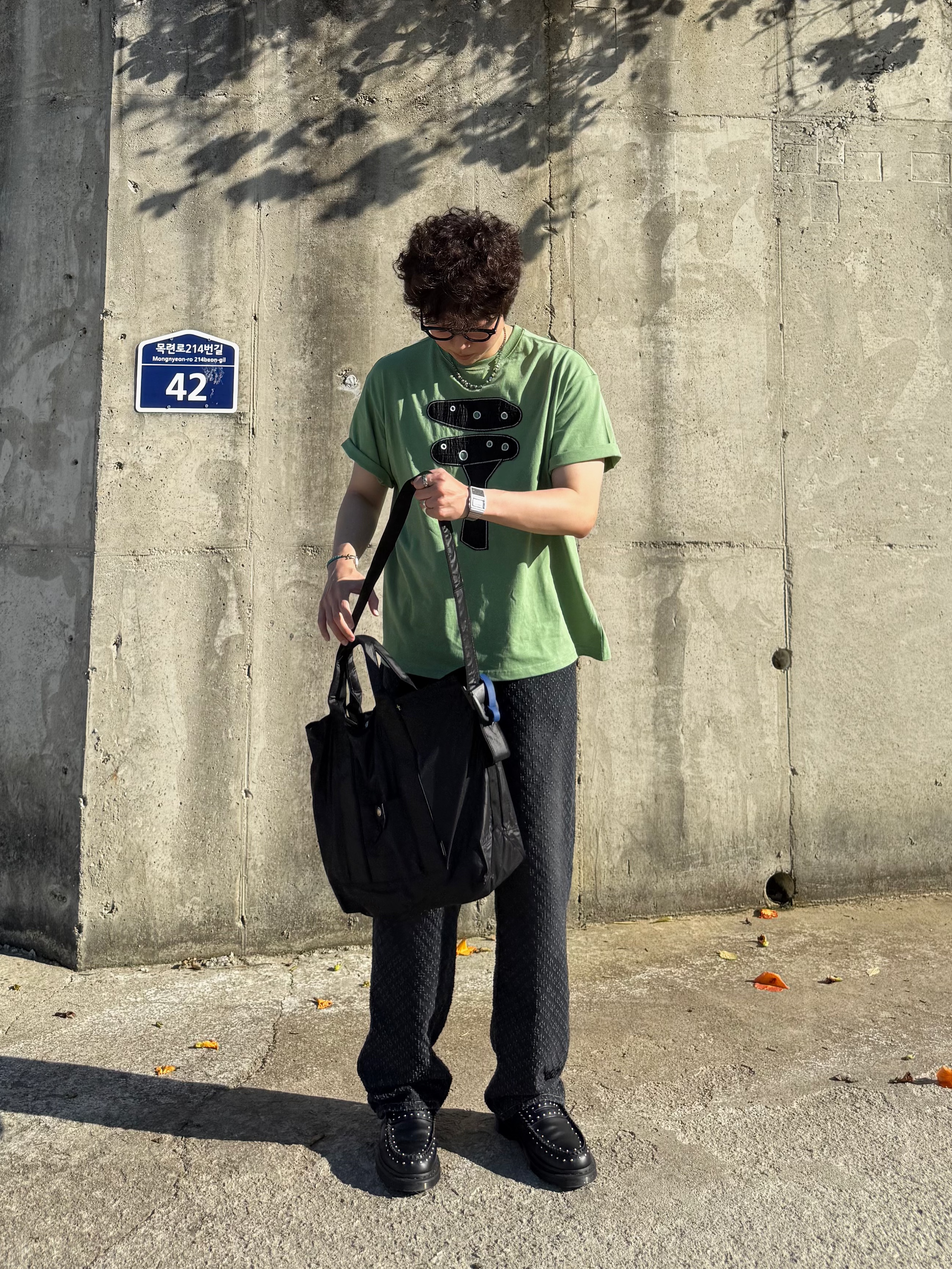 Tretorn Nylon Rip Tote Bag Black 착용 스타일 - 2