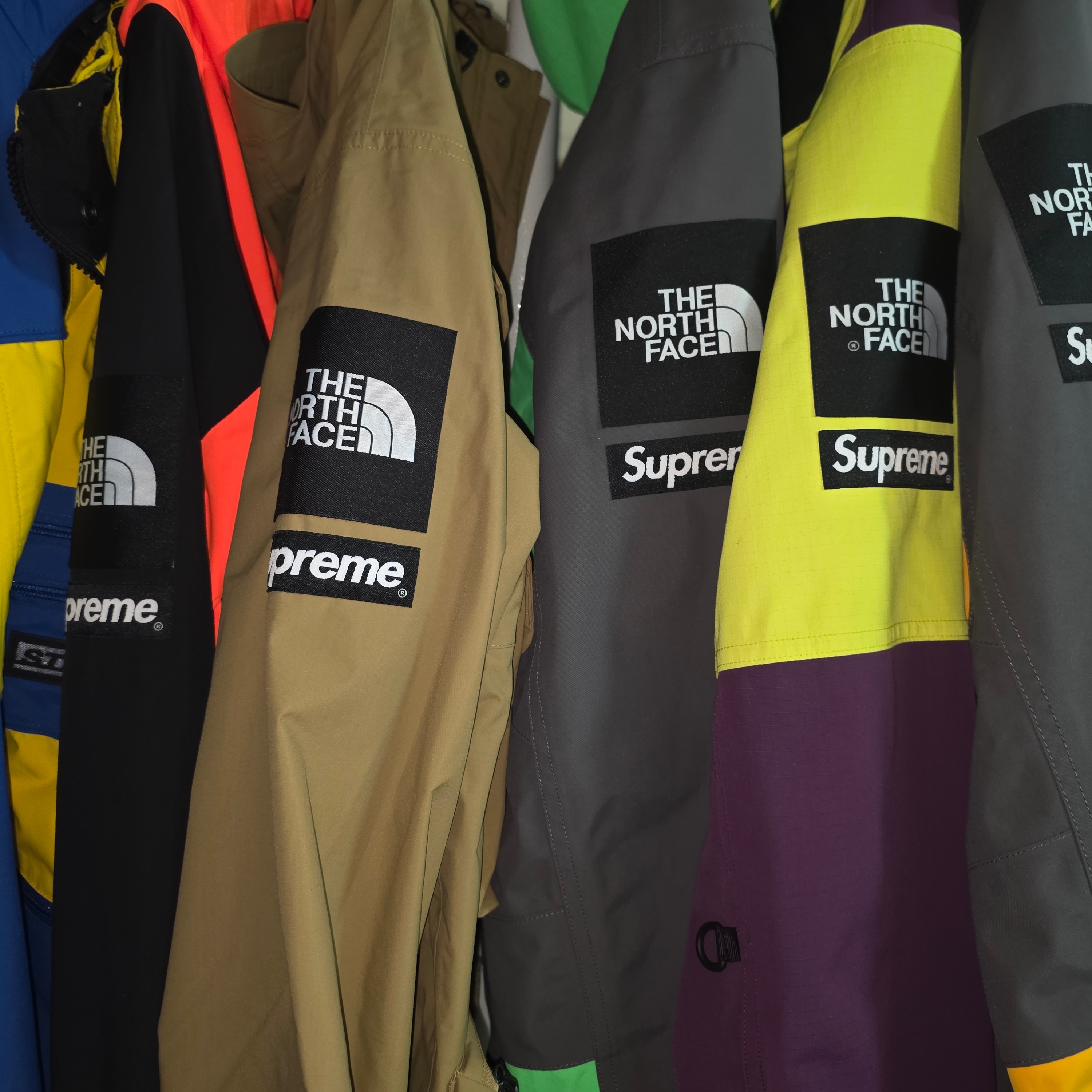 Supreme x The North Face Cargo Jacket Gold - 20SS 착용 스타일 - 3