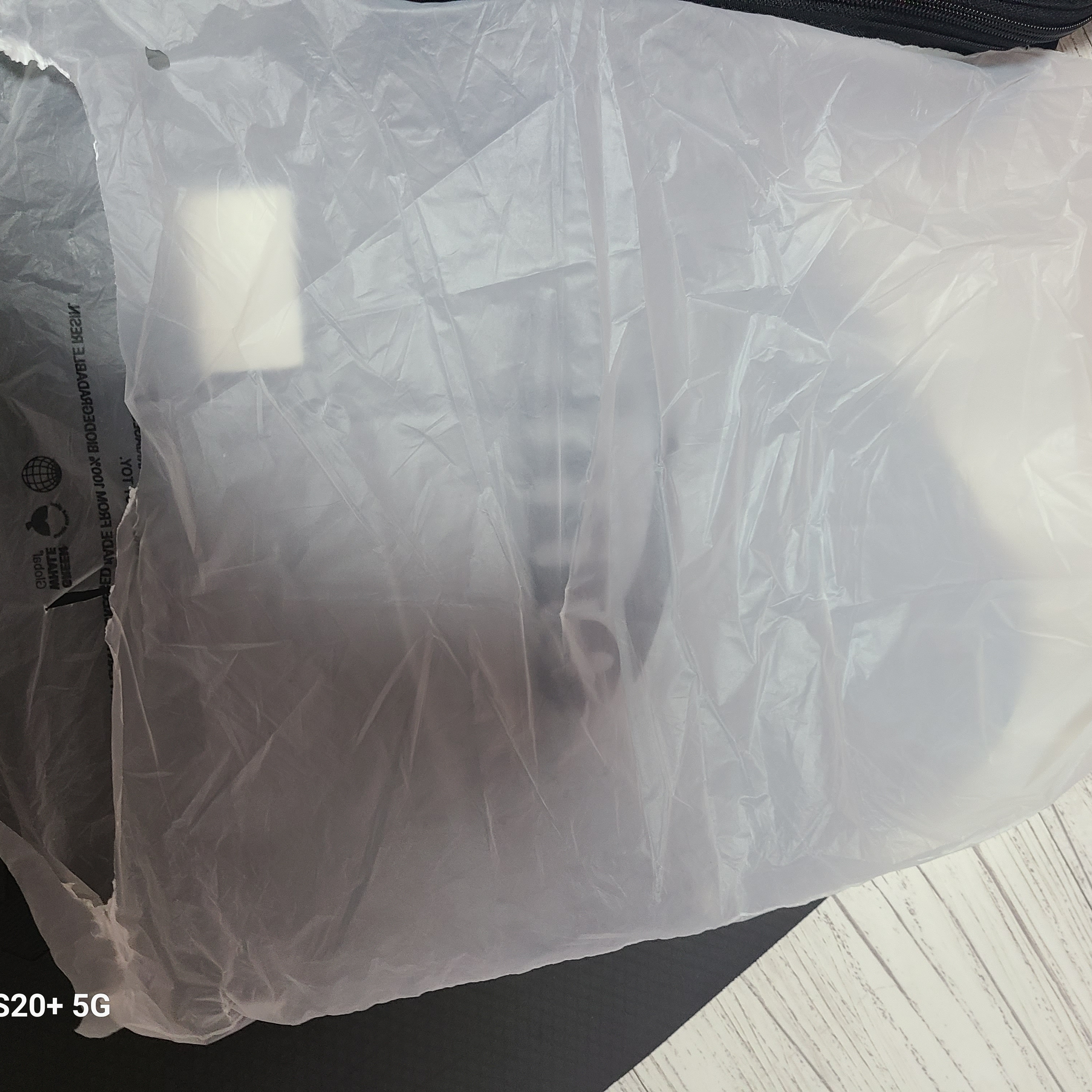 Emis New Logo Mini Backpack Black 착용 스타일 - 2