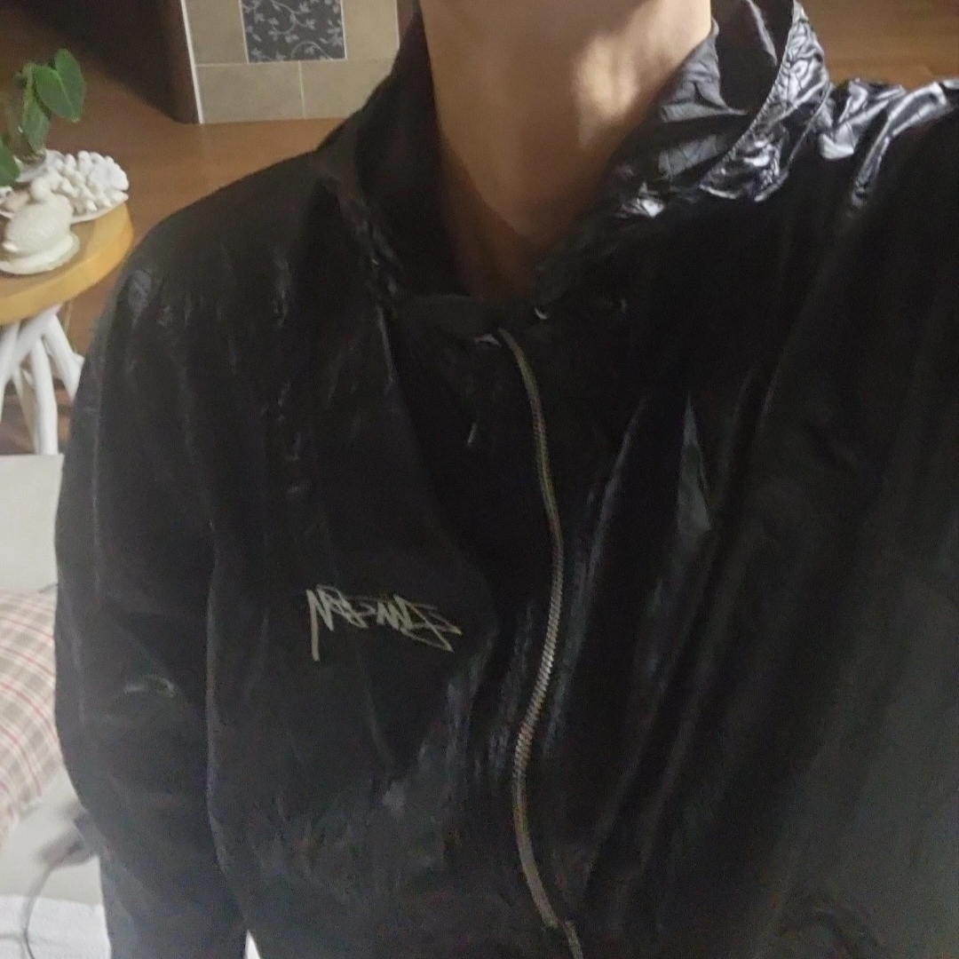 Stussy Beach Shell Wrinkled Nylon Jacket Black 착용 스타일