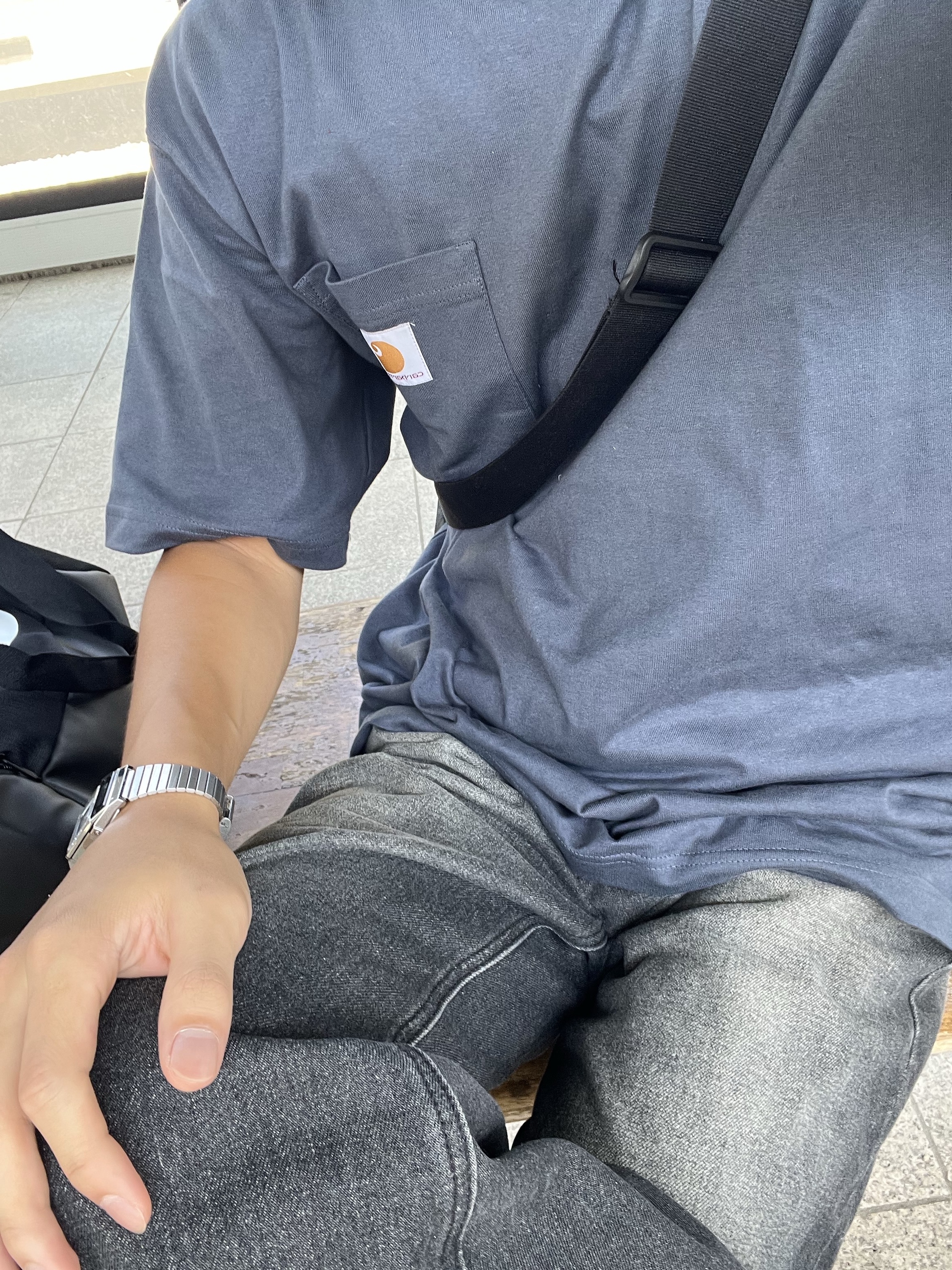 Carhartt Loose Fit Heavyweight Regular Short Sleeve Pocket T-Shirt Bluestone 착용 스타일 - 2